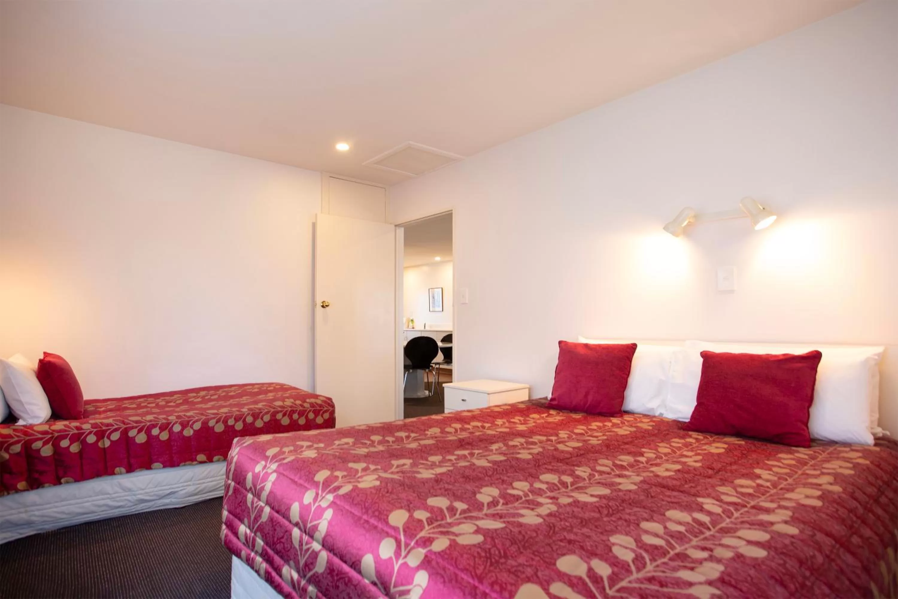 Bedroom, Bed in Casino Court Motor Lodge