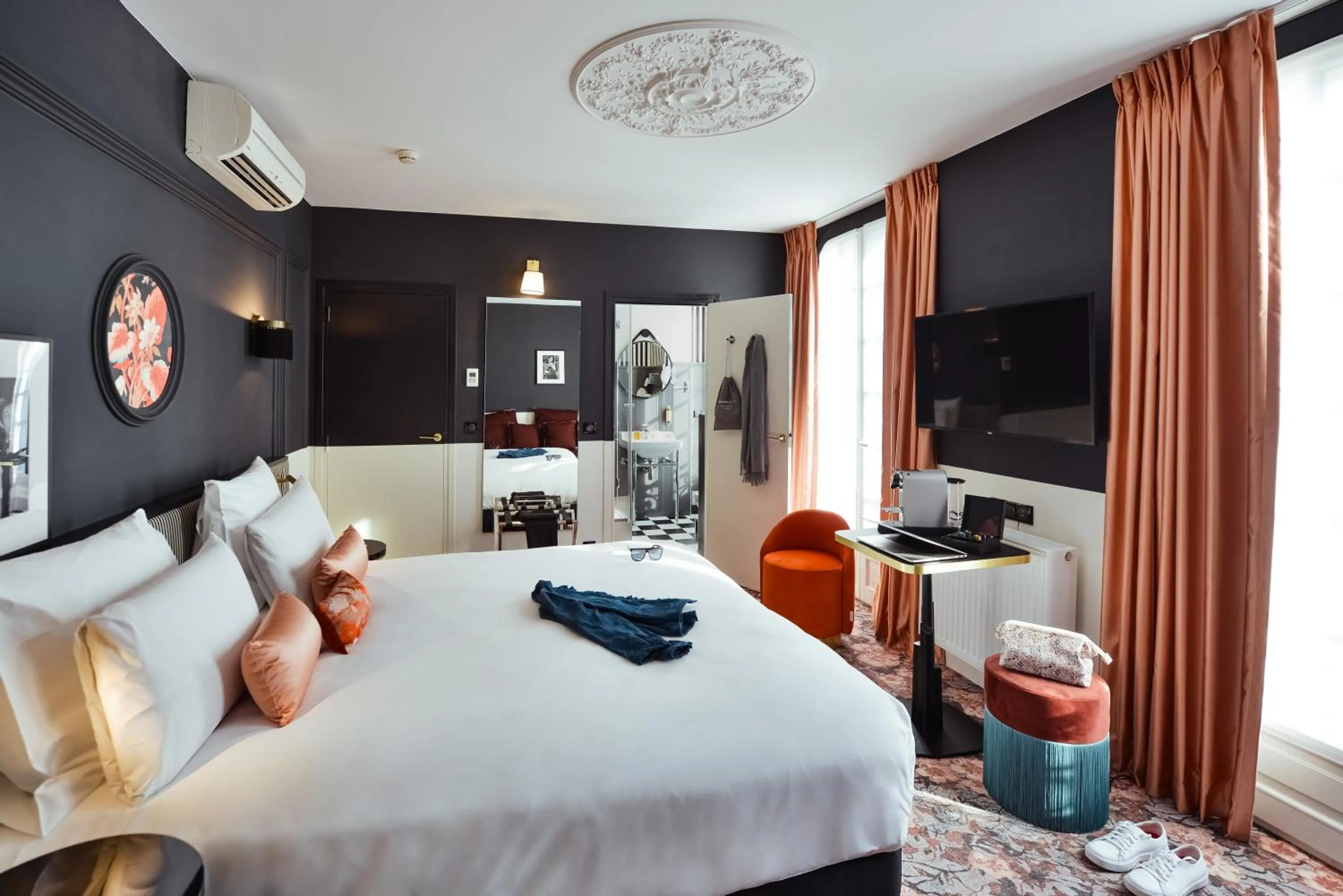 Photo of the whole room, Bed in Mercure Paris Gare De Lyon Opera Bastille