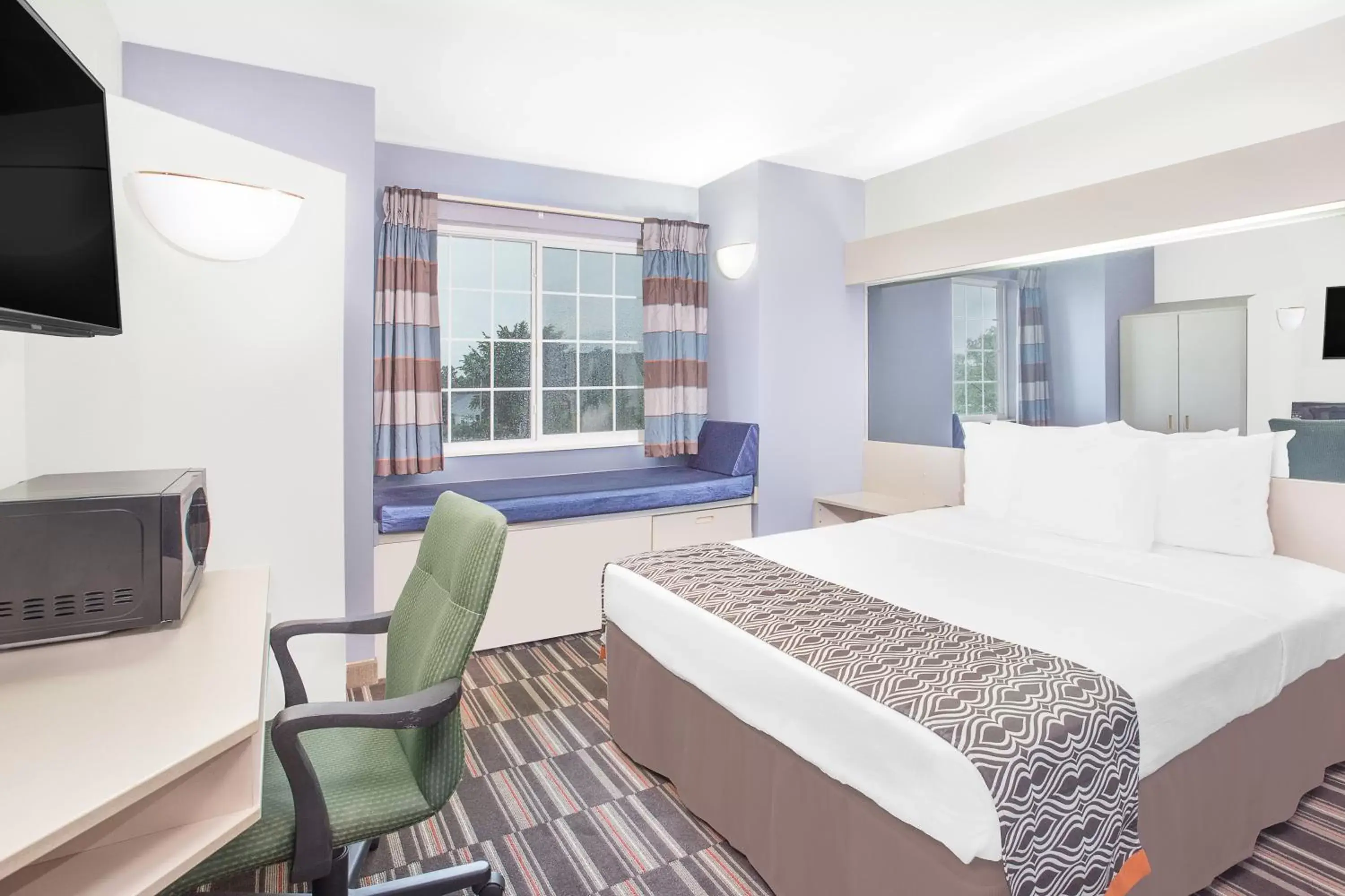 Queen Room - Pet Friendly/Non-Smoking in Microtel Inn and Suites by Wyndham Appleton Queen Room - Pet Friendly/Non-Smoking in Microtel Inn and Suites by Wyndham Appleton