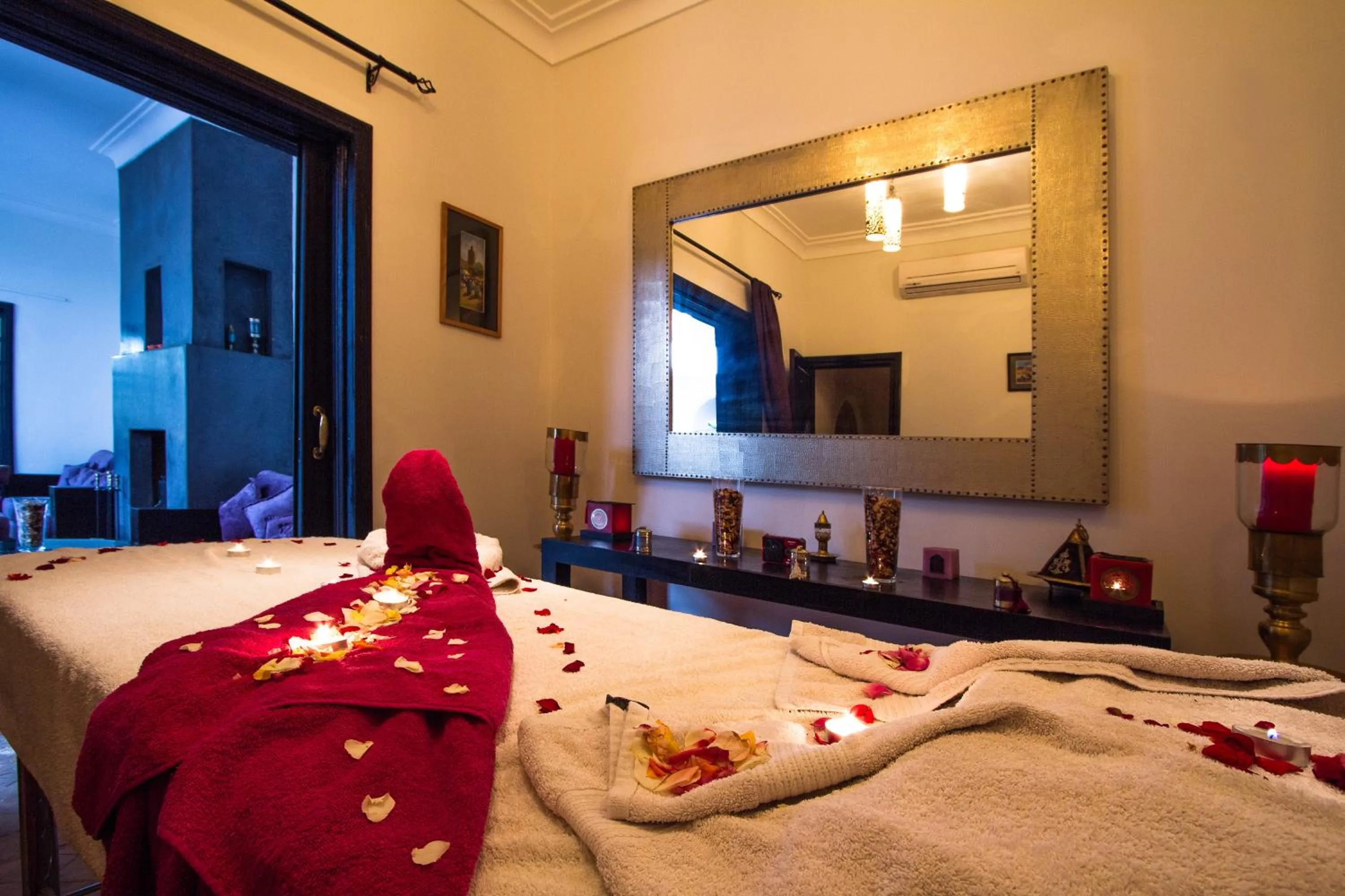 Massage, Bed in Ryad Amiran & Spa