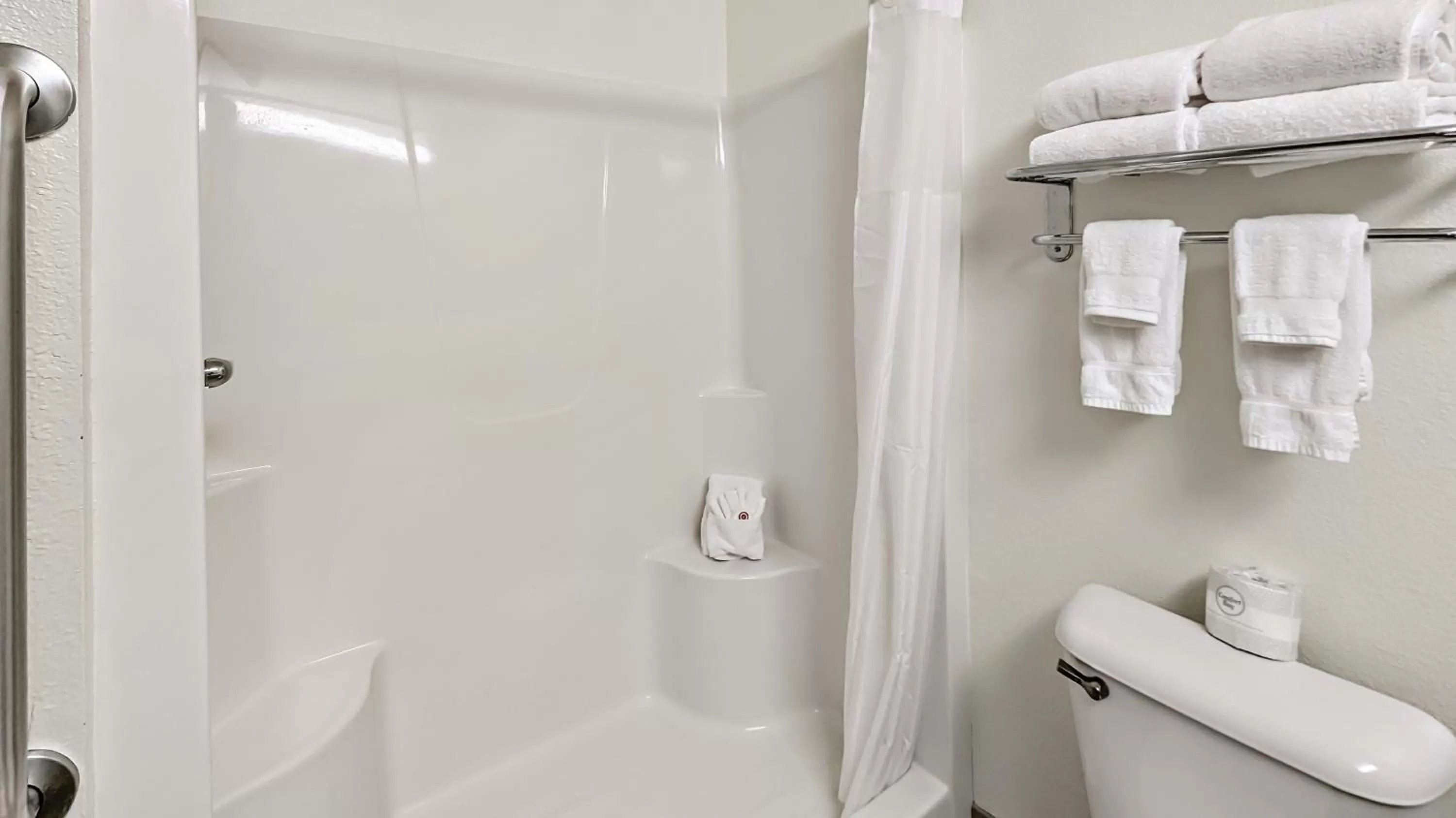 Estherville Hotel & Suites