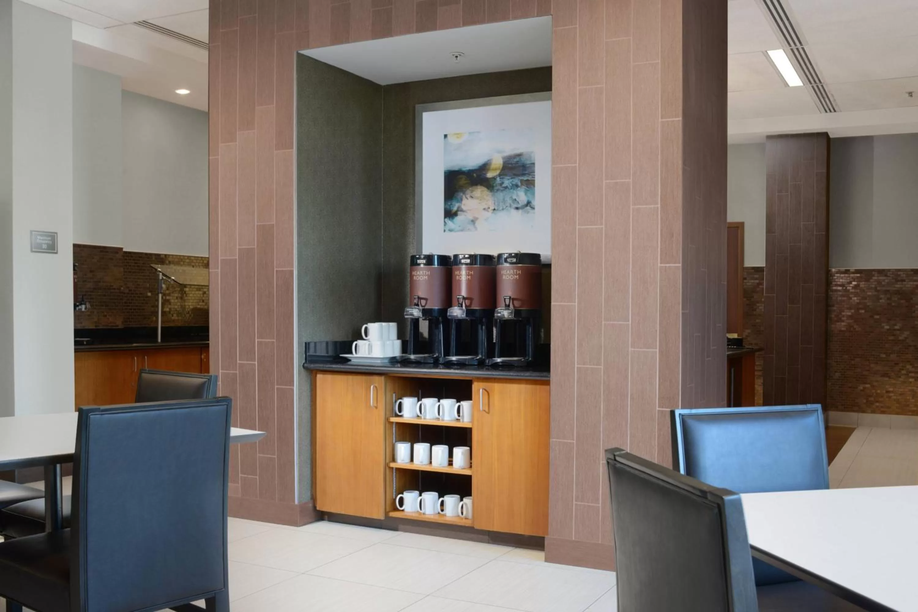 Restaurant/places to eat in Residence Inn Long Beach Downtown