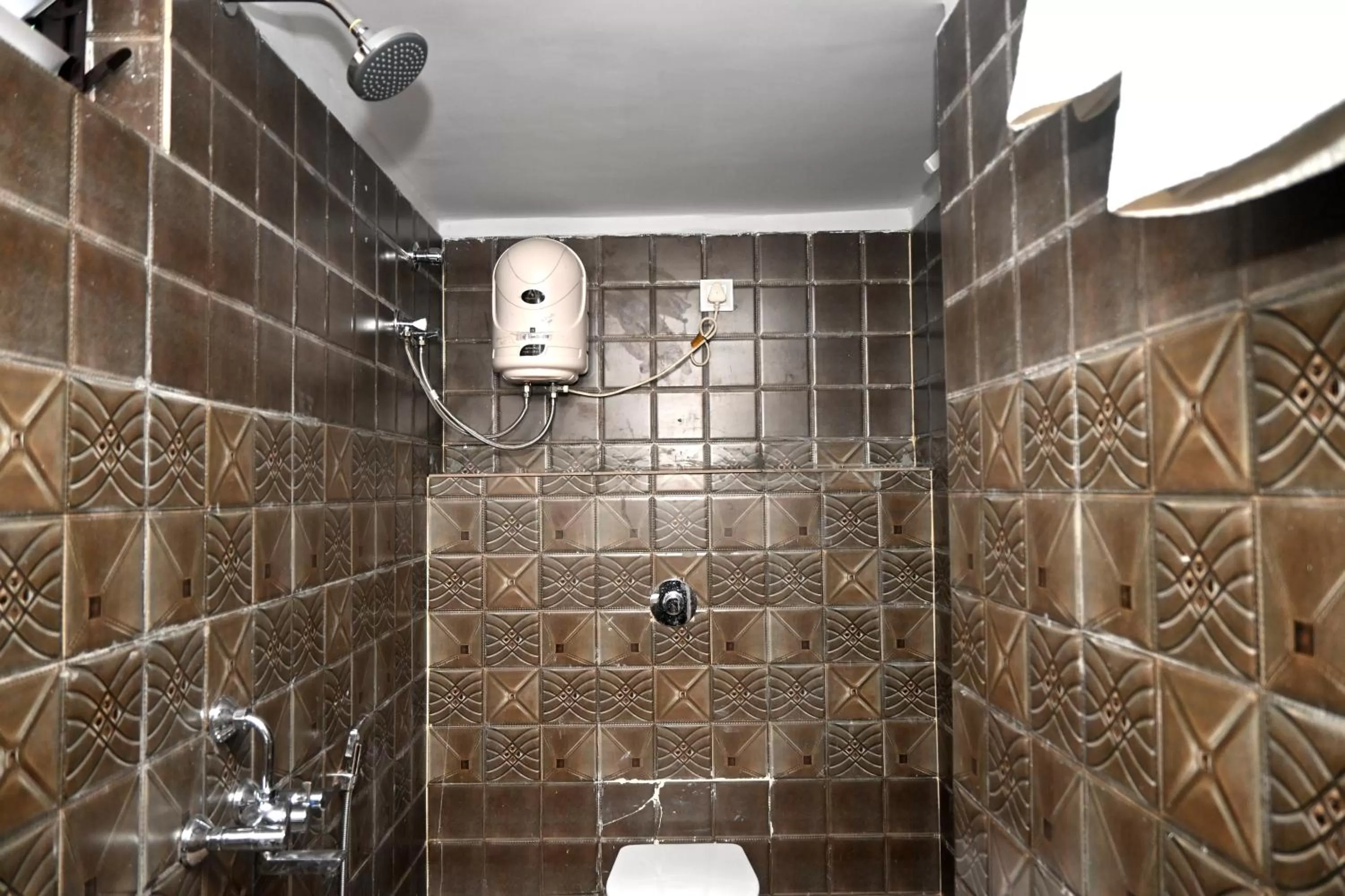 Shower, Bathroom in Royal Sea View