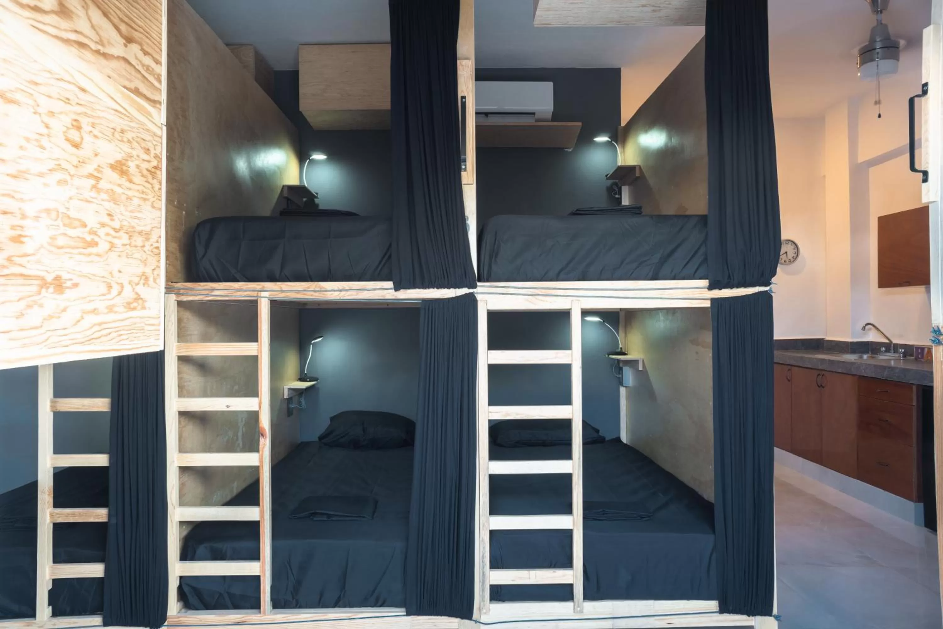 Bunk Bed in Maui hostel playa del carmen