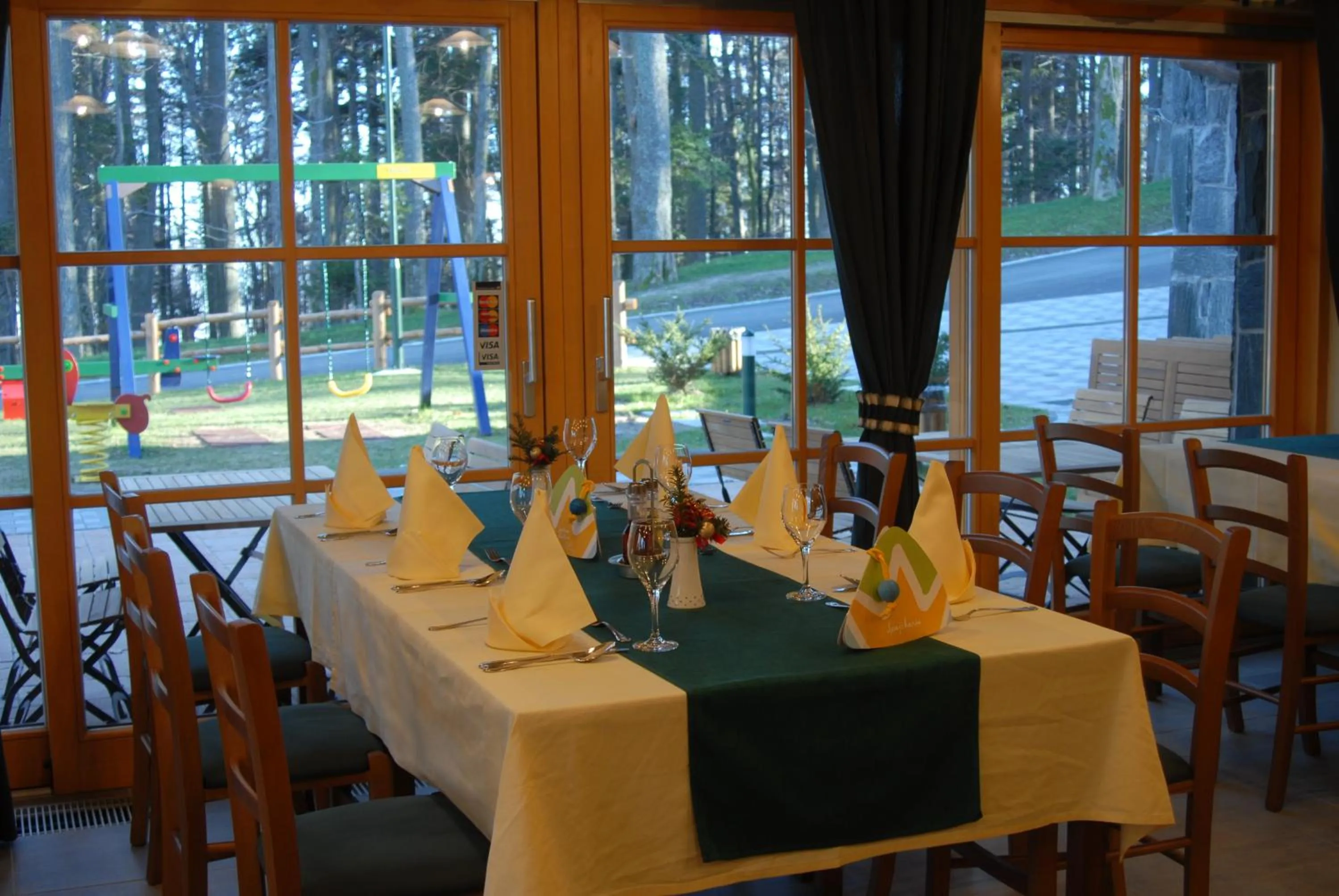 Restaurant/places to eat in Aparthotel Snjezna Kraljica