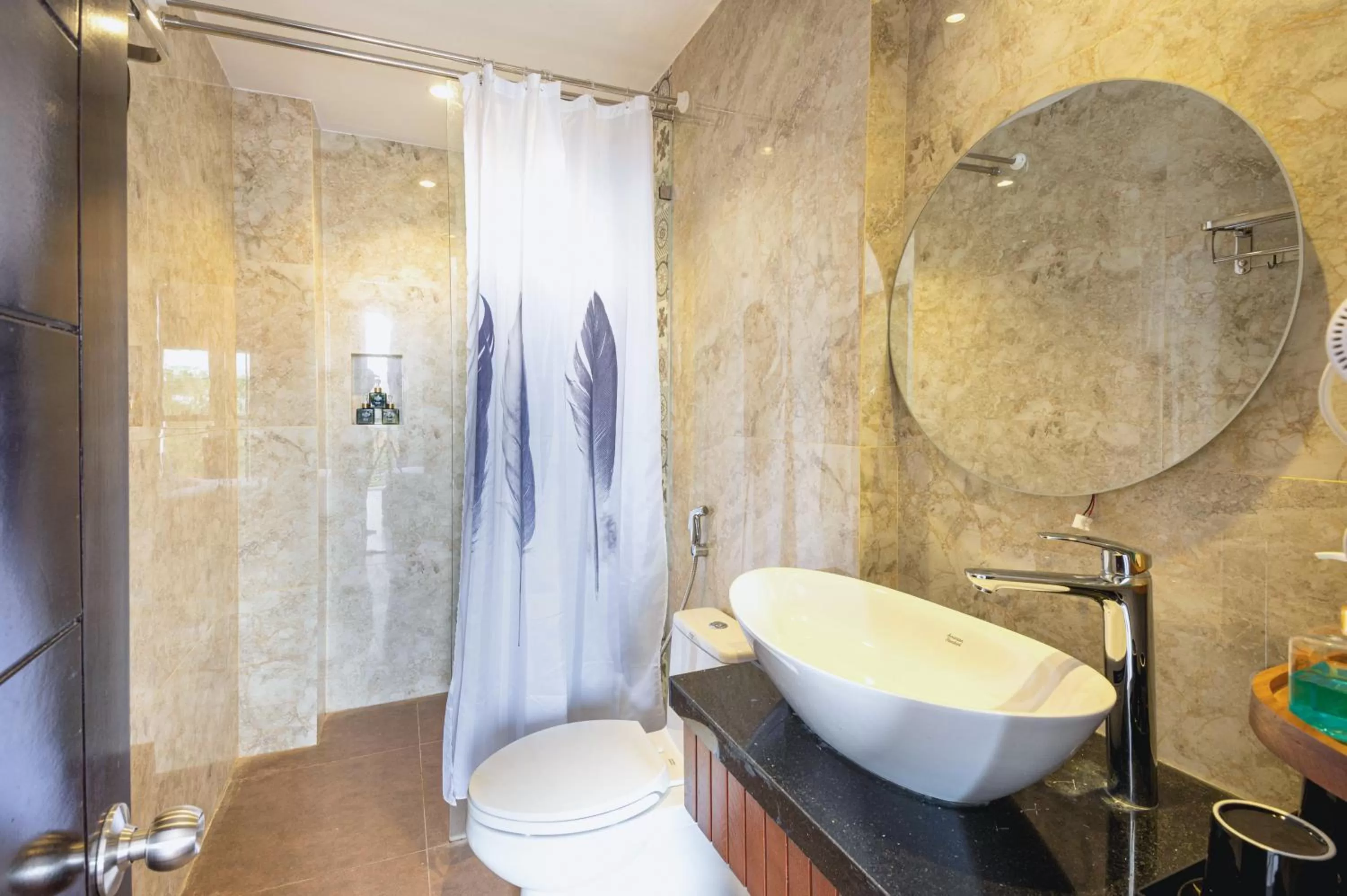 Shower in Hoang Trinh Hotel