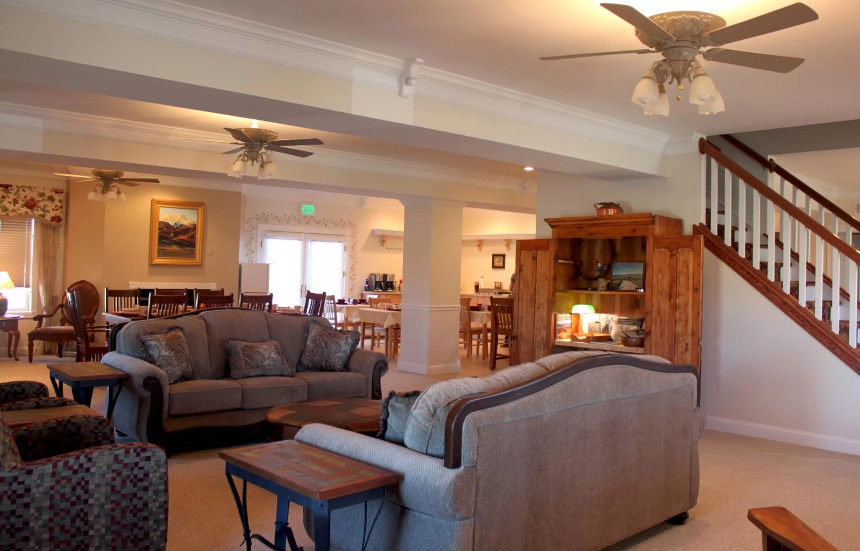 Lobby/Reception in Lamp Post Lodge