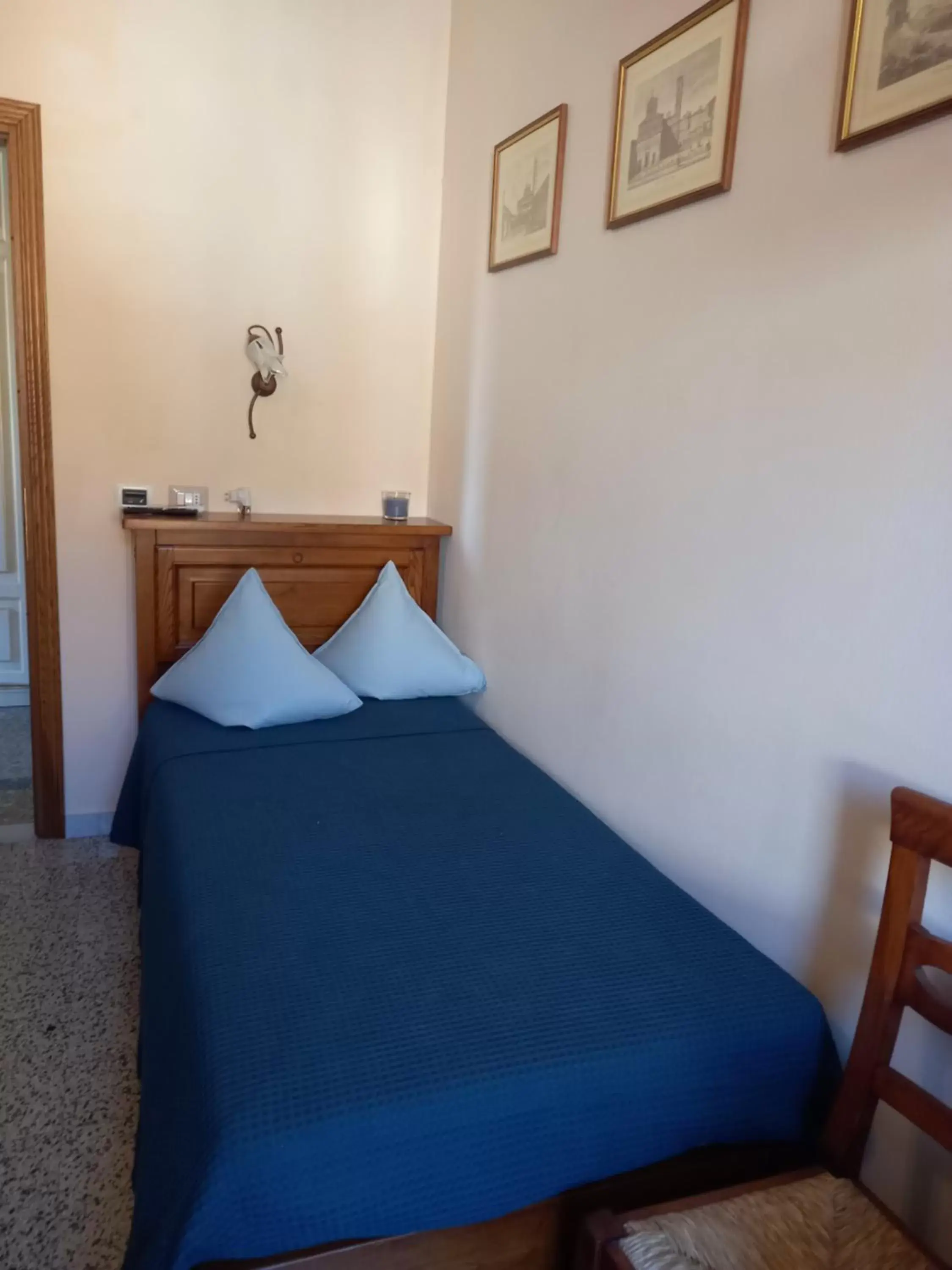 Single Room - single occupancy in BnB Villa Melany vicino Centro Single Room - single occupancy in BnB Villa Melany vicino Centro