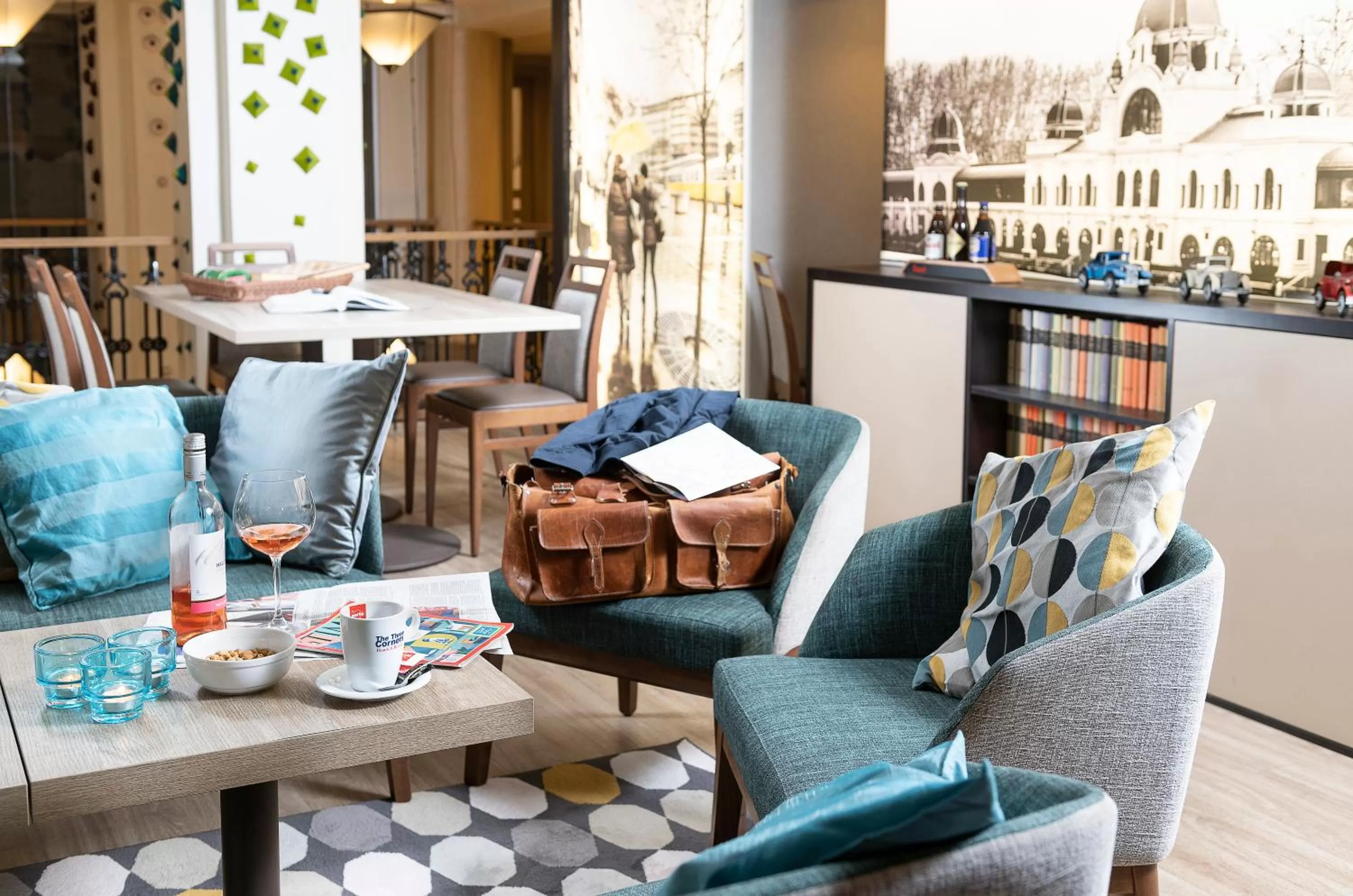 Coffee/tea facilities in Three Corners Hotel Art