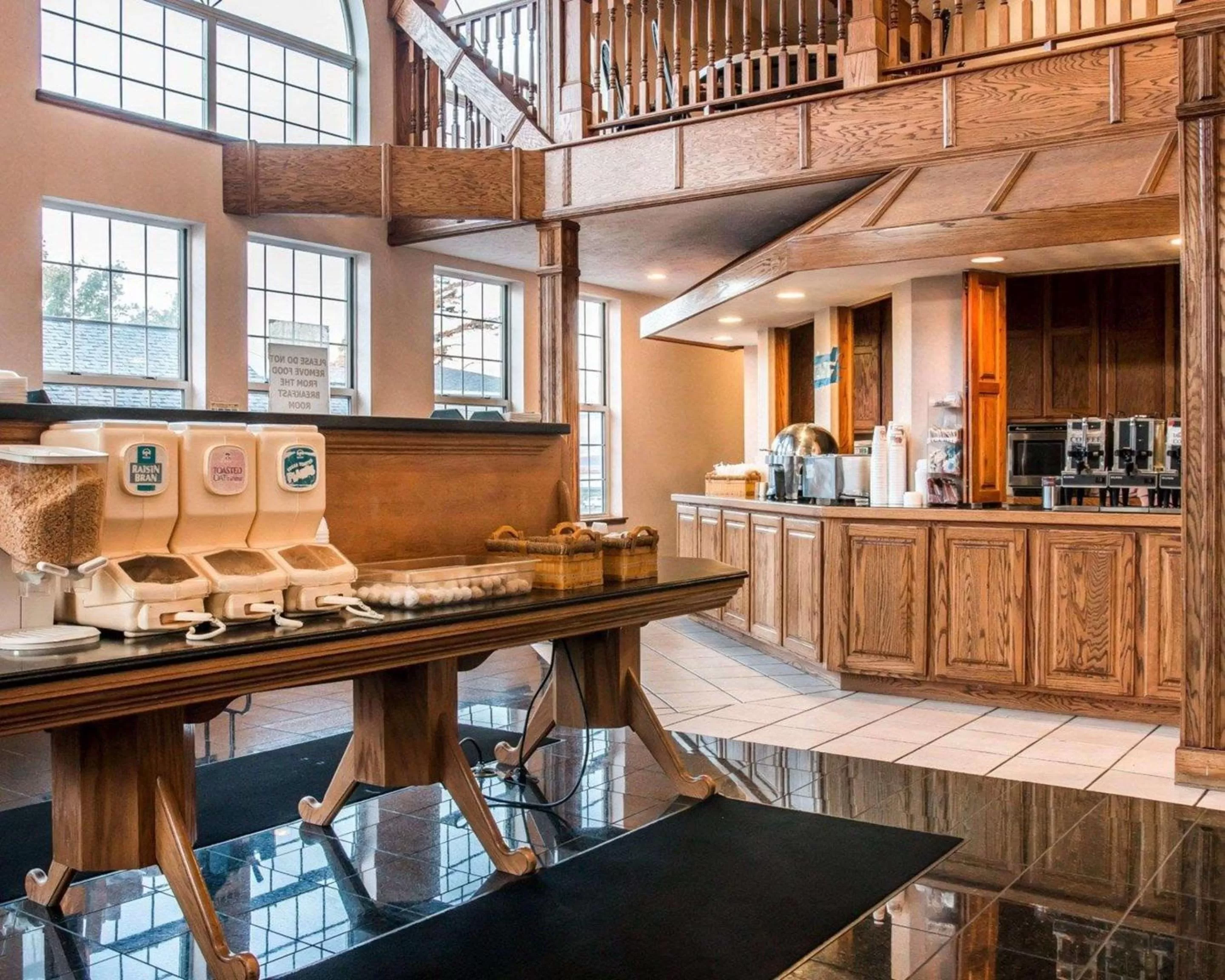 Restaurant/places to eat in Clarion Hotel Mackinaw City Beachfront