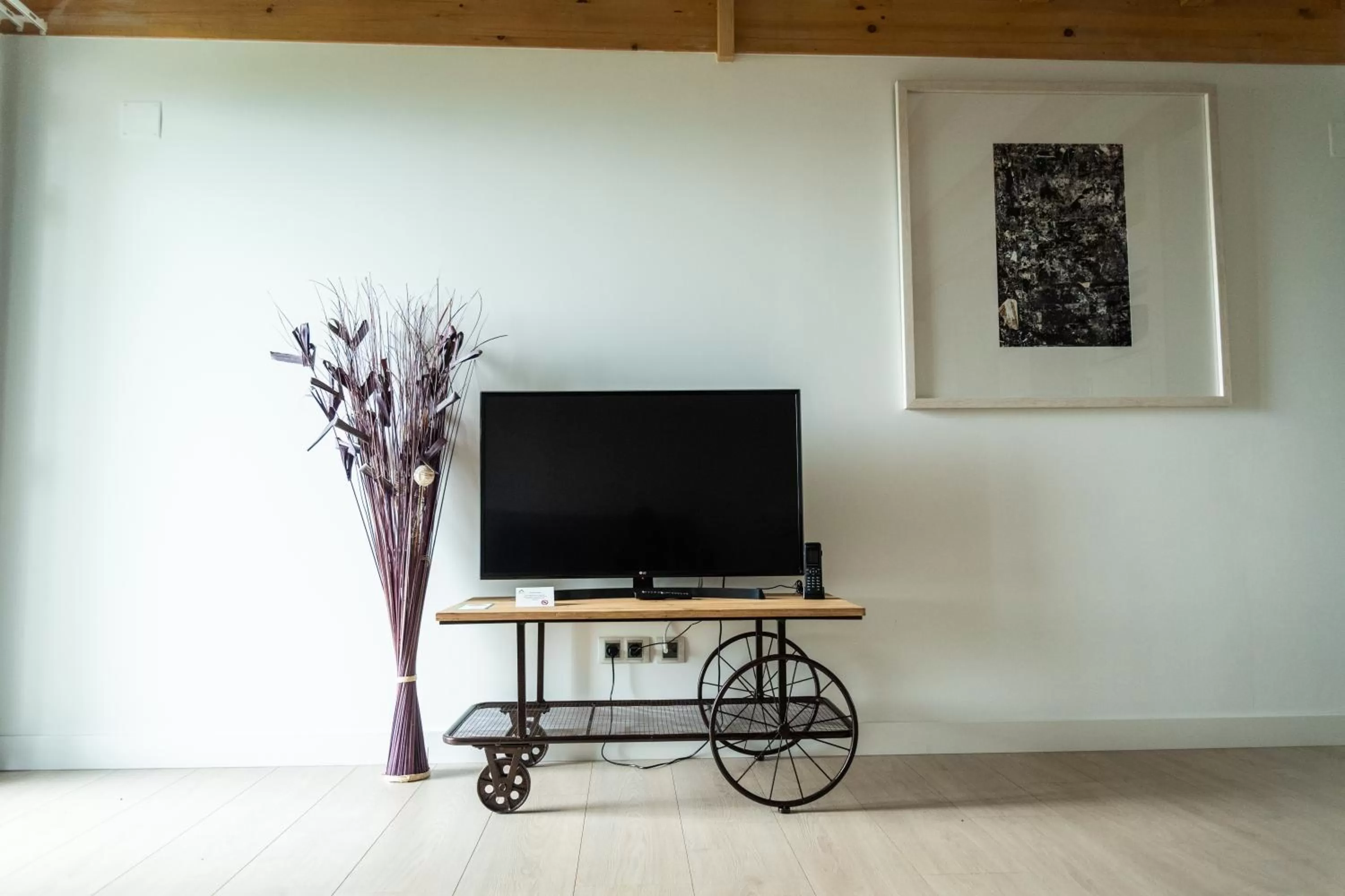 TV/Entertainment Center in The Rock Suites & Spa