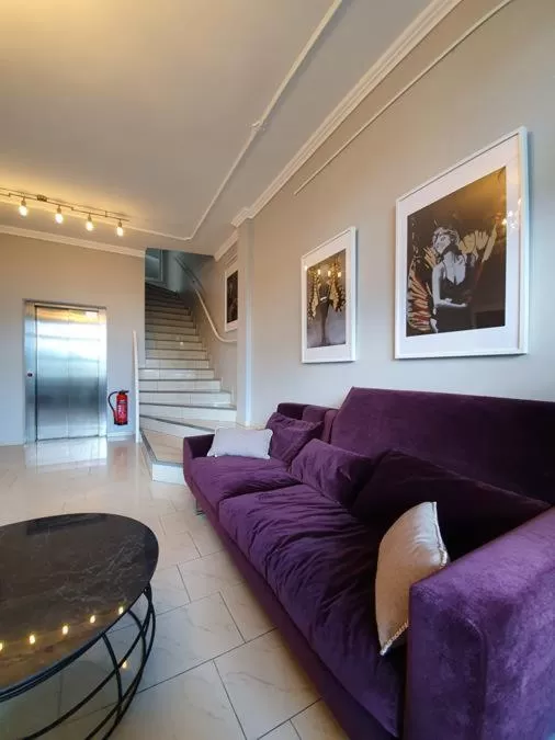 Seating area in artHOTEL Bremen