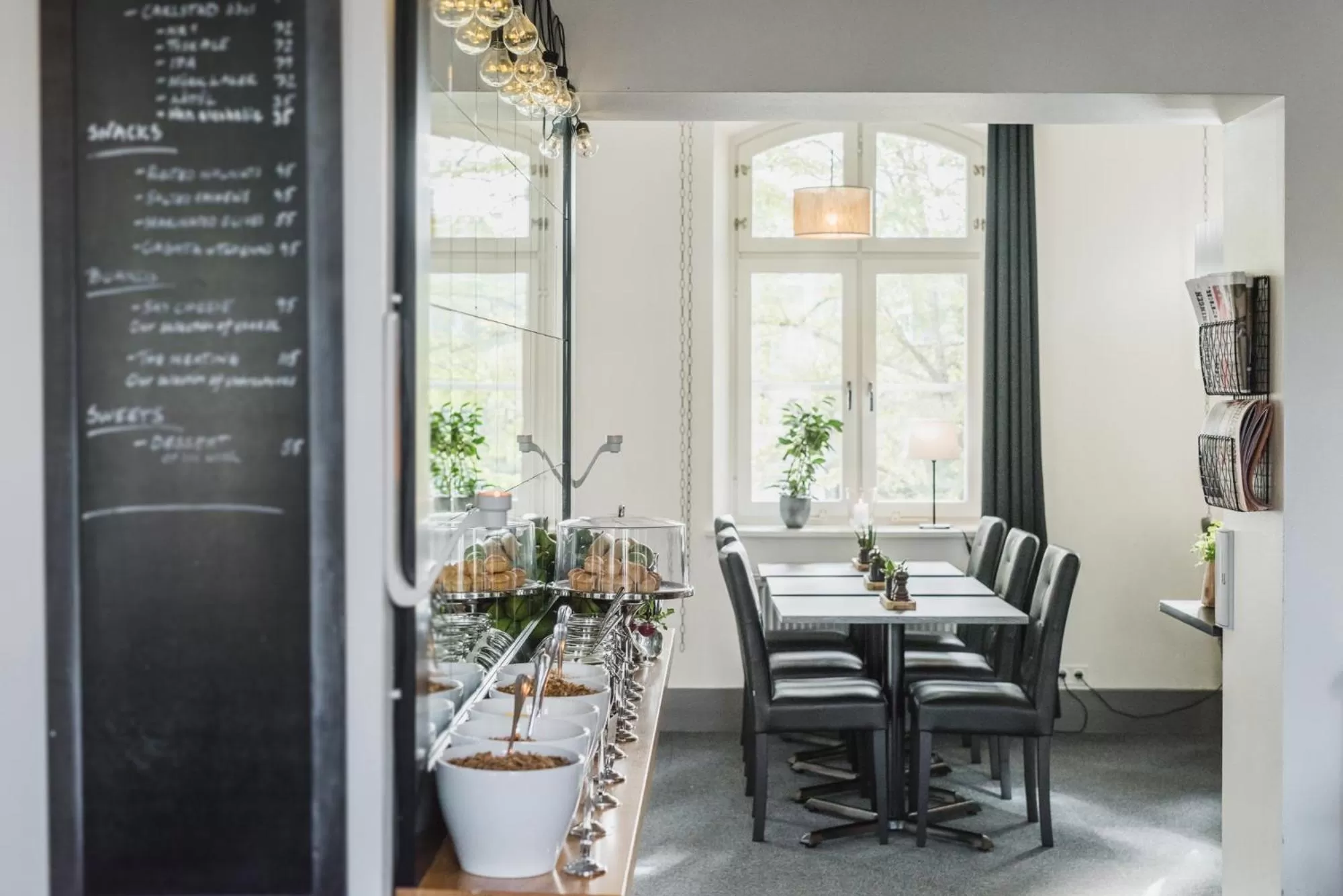 Restaurant/places to eat in Home Hotel Bilan