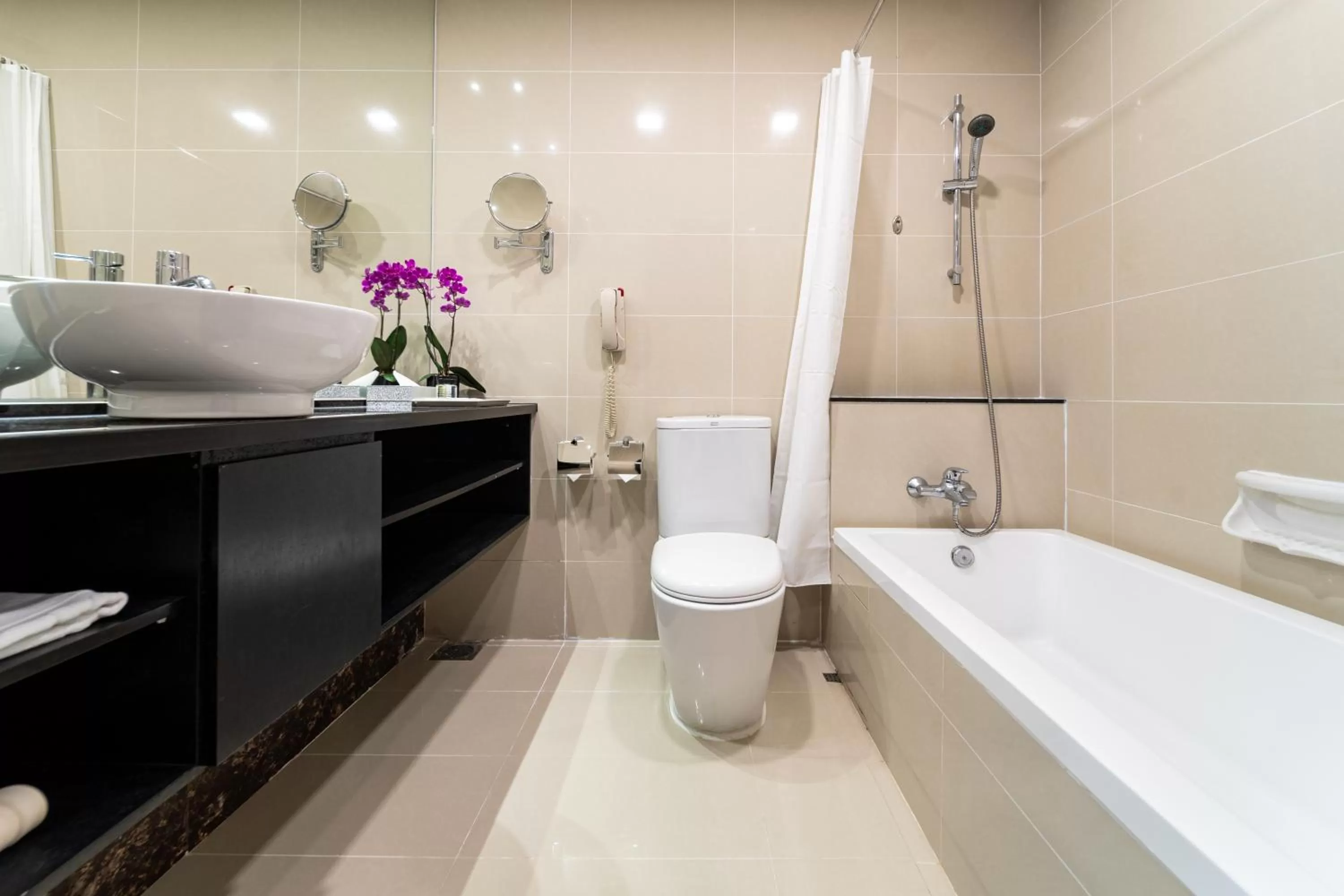 Toilet in Hotel Royal Queens