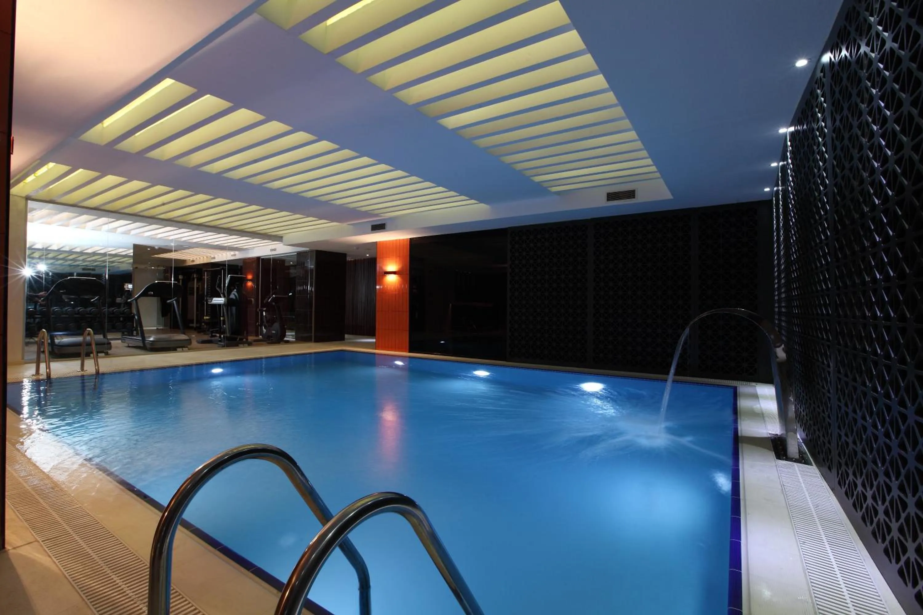 Swimming pool in Victory Hotel & Spa Istanbul