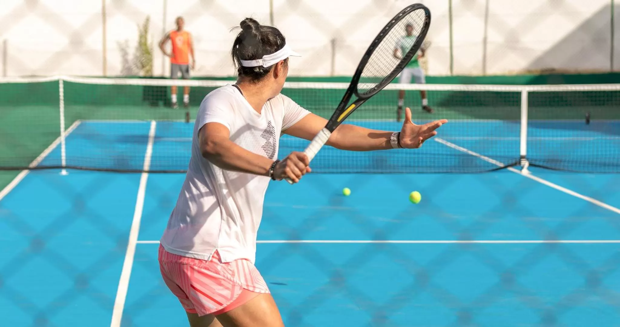 Tennis court in El Mouradi Palace- Couple et Famille uniquement