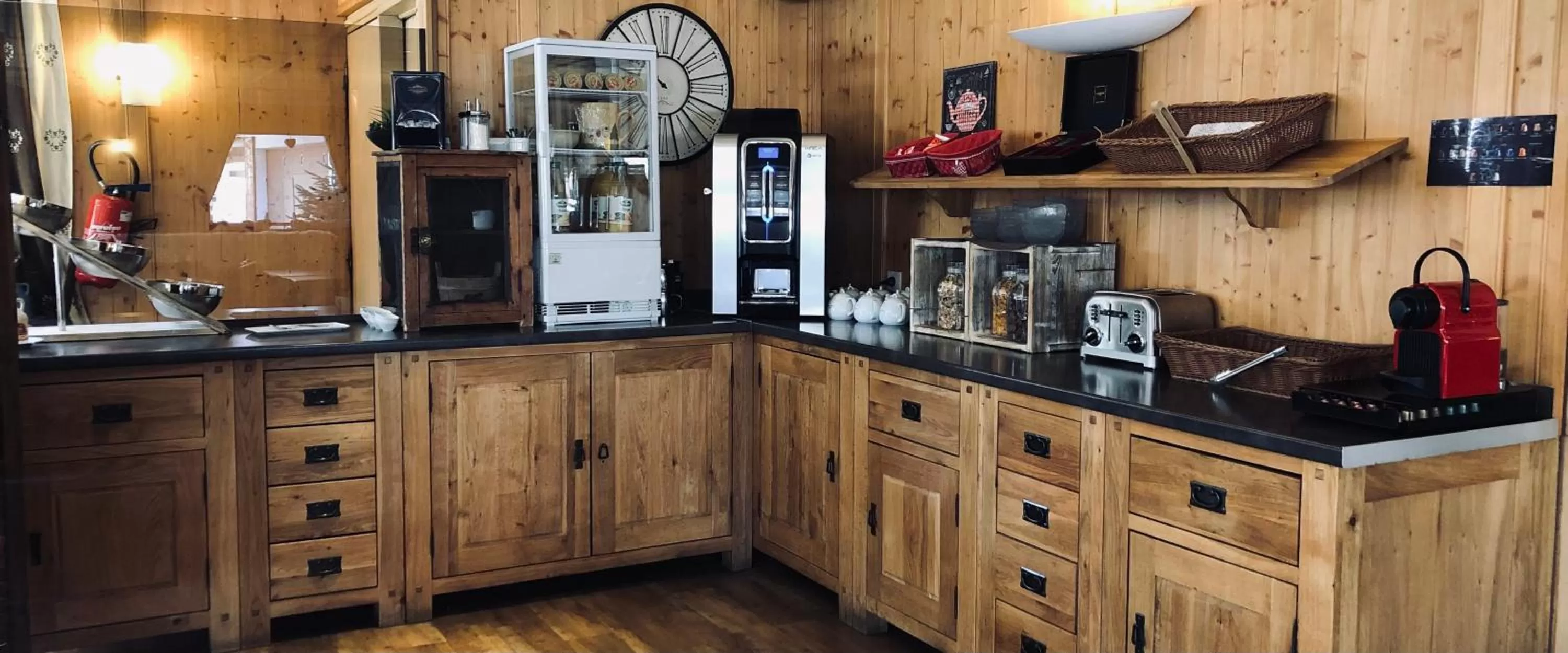 Buffet breakfast in Hôtel La Montagne