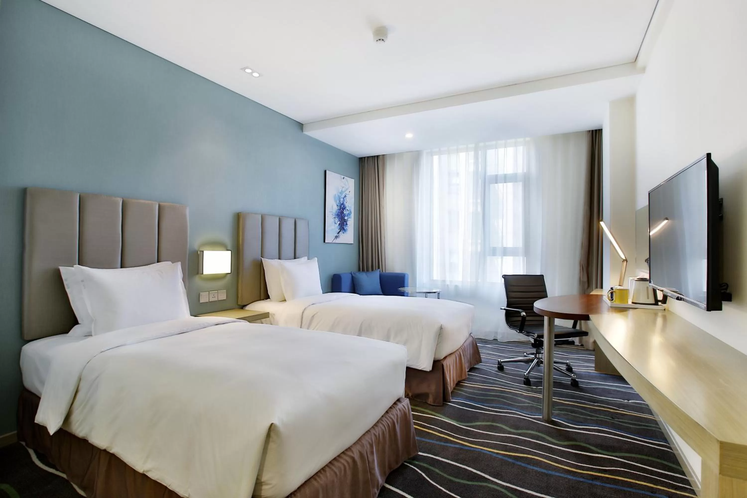 Photo of the whole room, Bed in Holiday Inn Express Langfang Park View by IHG