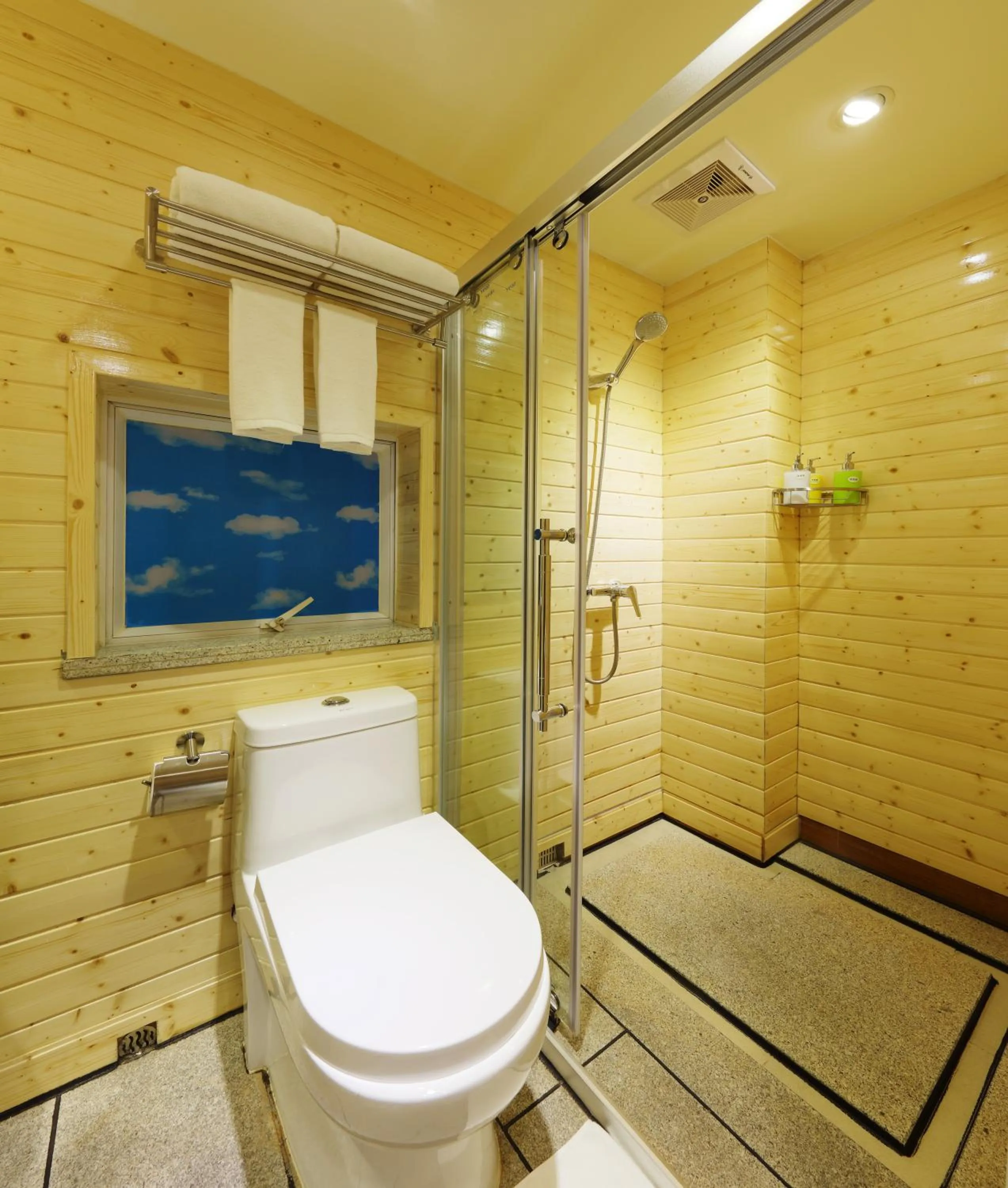 Bathroom in Guangzhou The Royal Garden Hotel