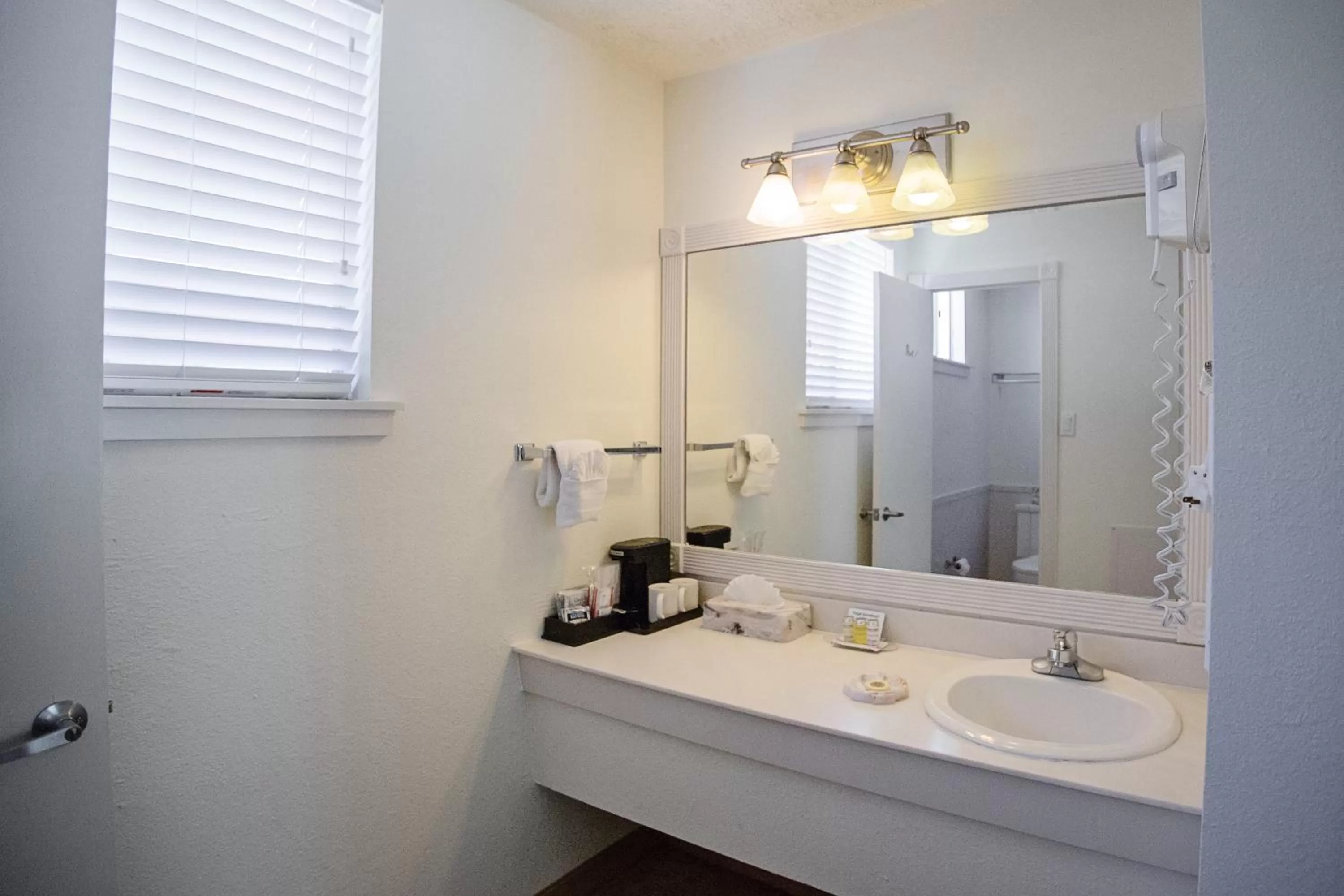 Bathroom in Twin Peaks Lodge & Hot Springs
