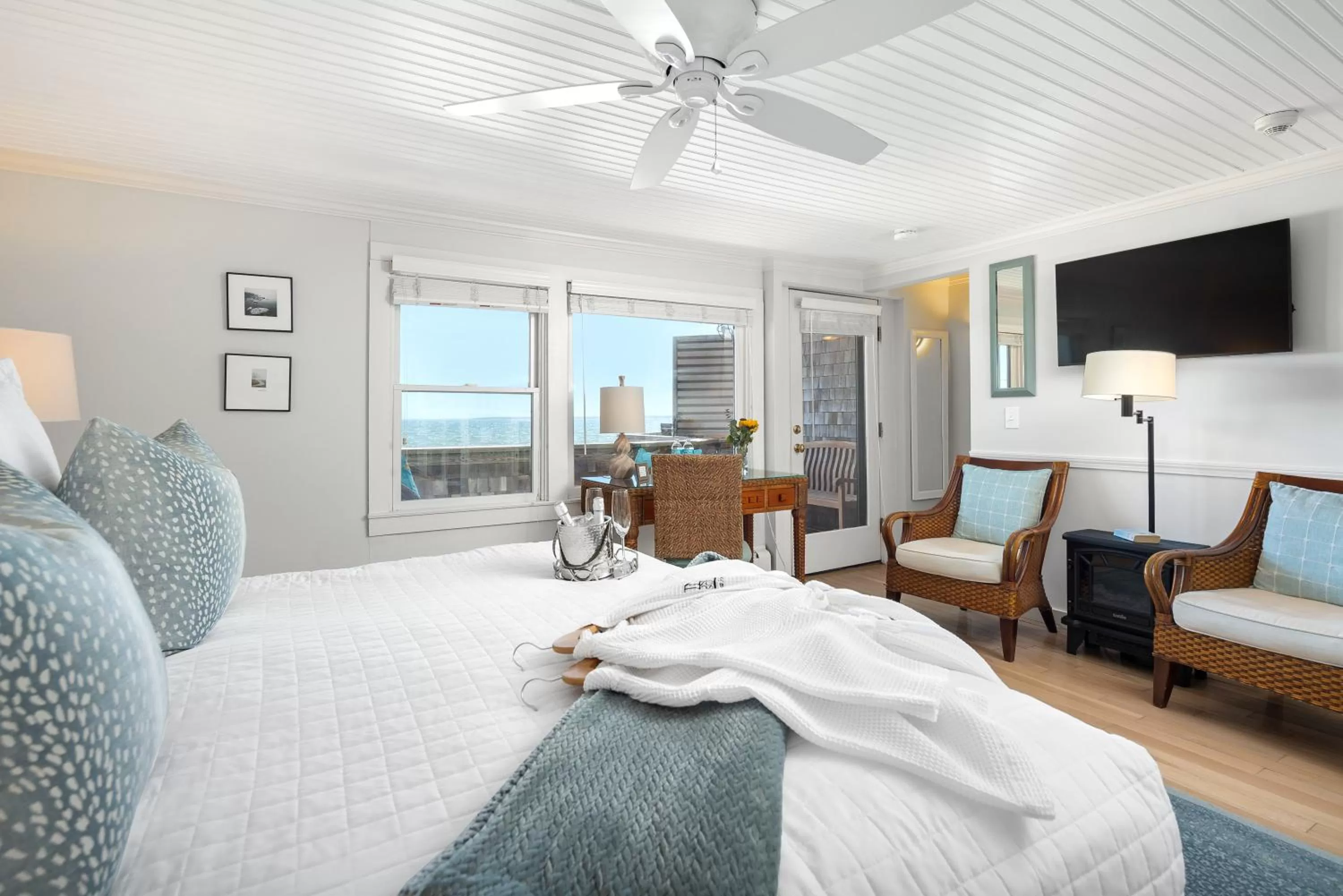 Bed in Inn on the Sound