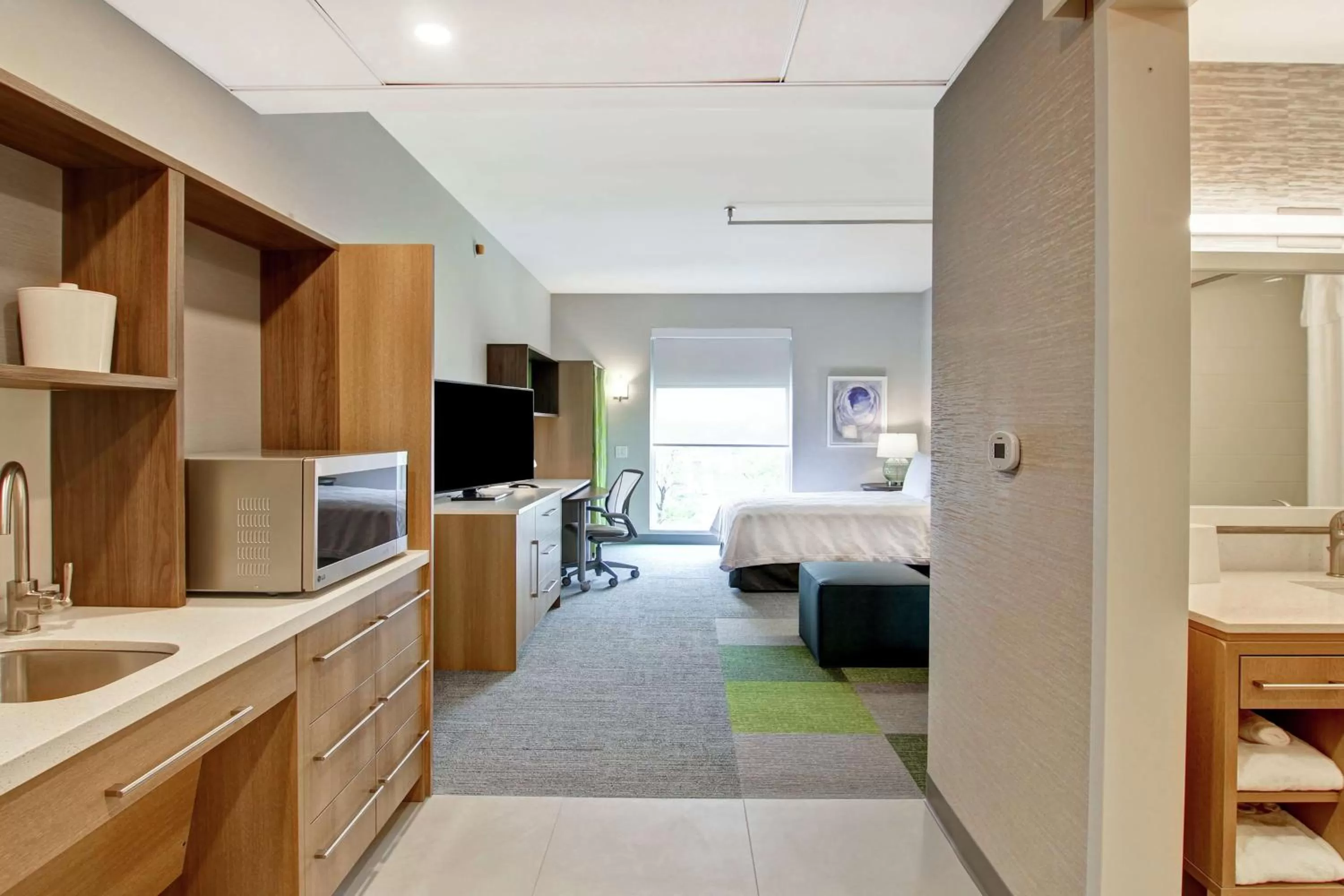 Bedroom, Bed in Home2 Suites By Hilton Montreal Dorval