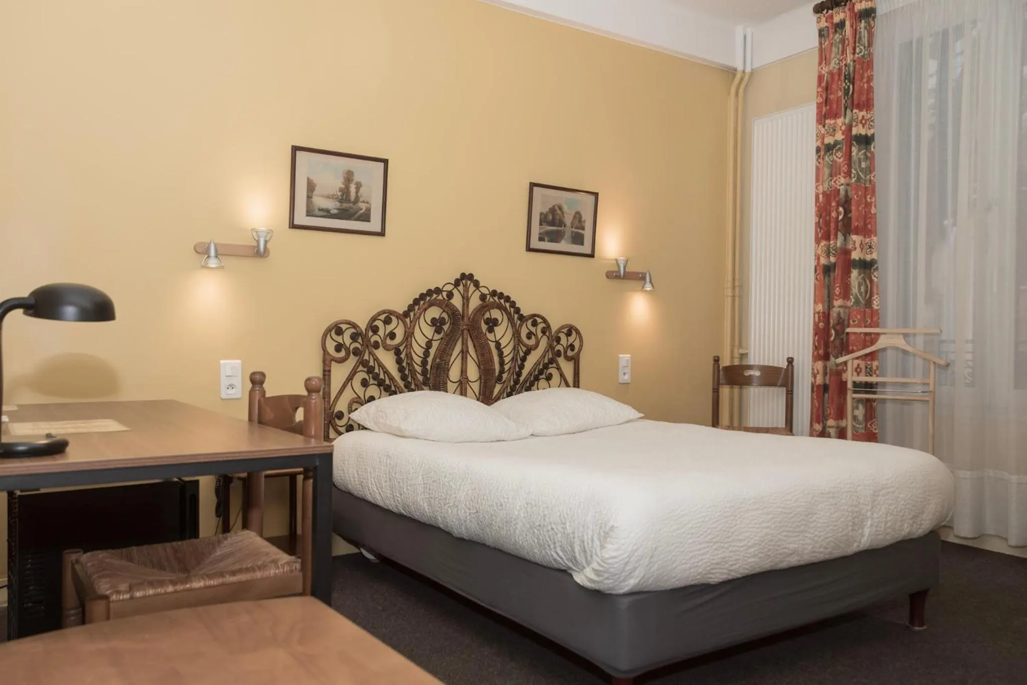 Bed in Cit'Hotel Aéro-Hotel