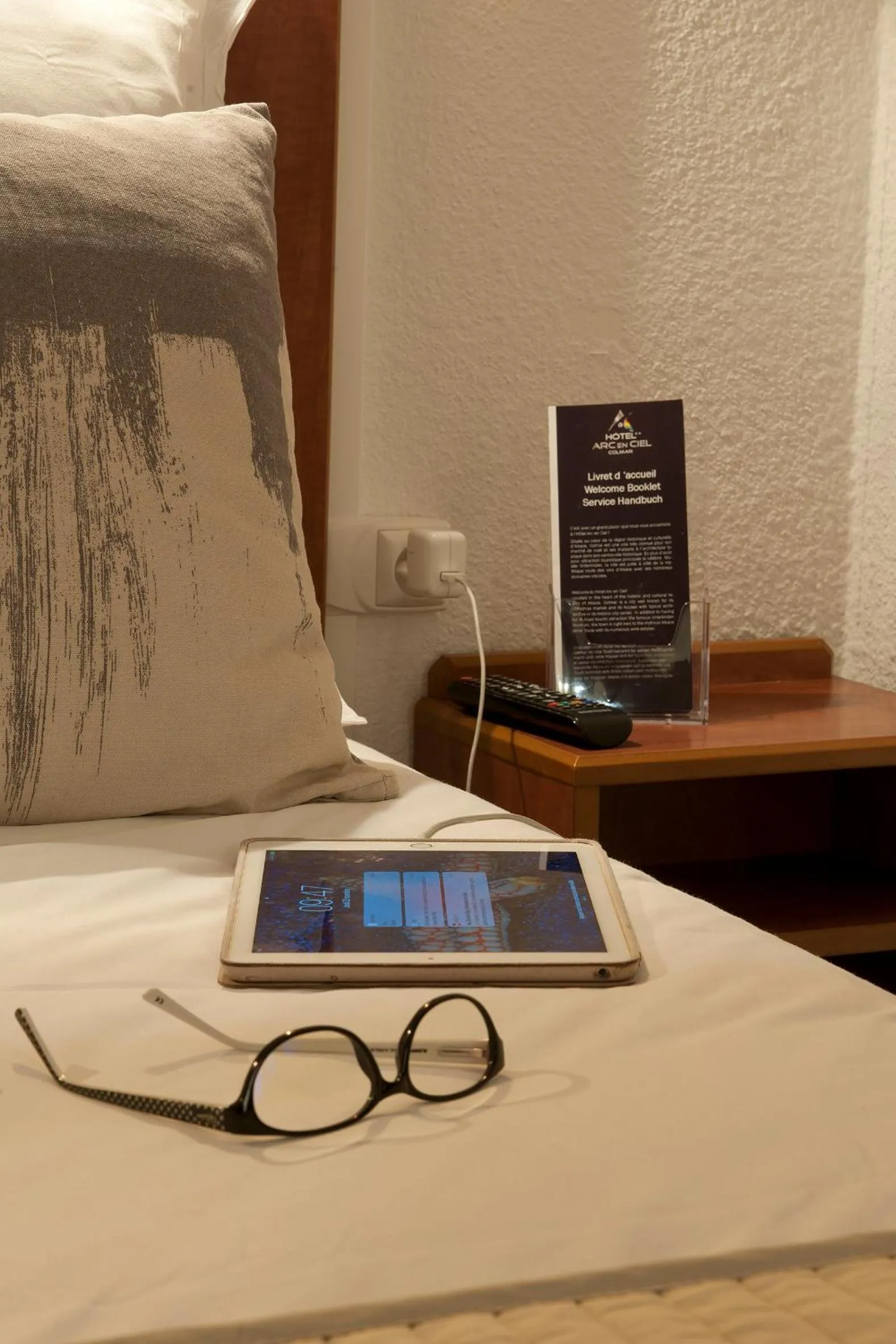 Decorative detail, Bed in Hotel Arc-En-Ciel Colmar Contact Hotel