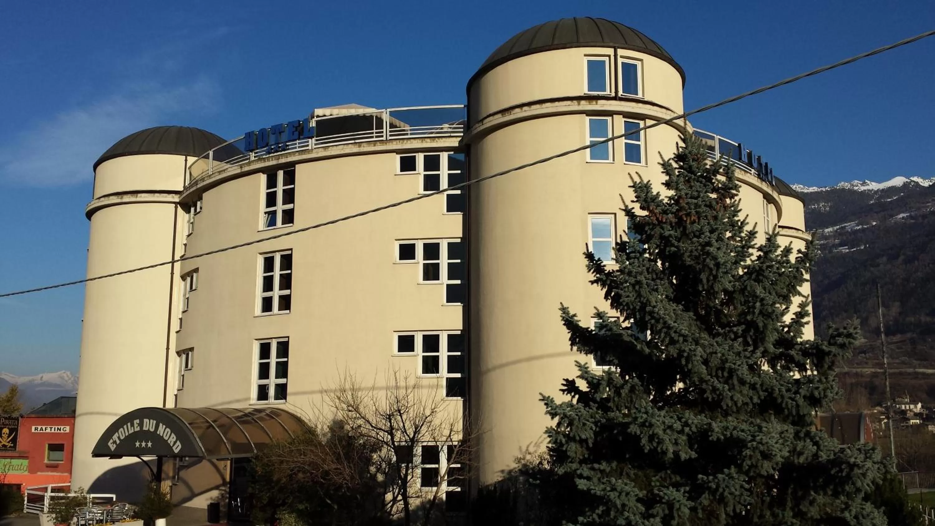 Property building in Etoile Du Nord