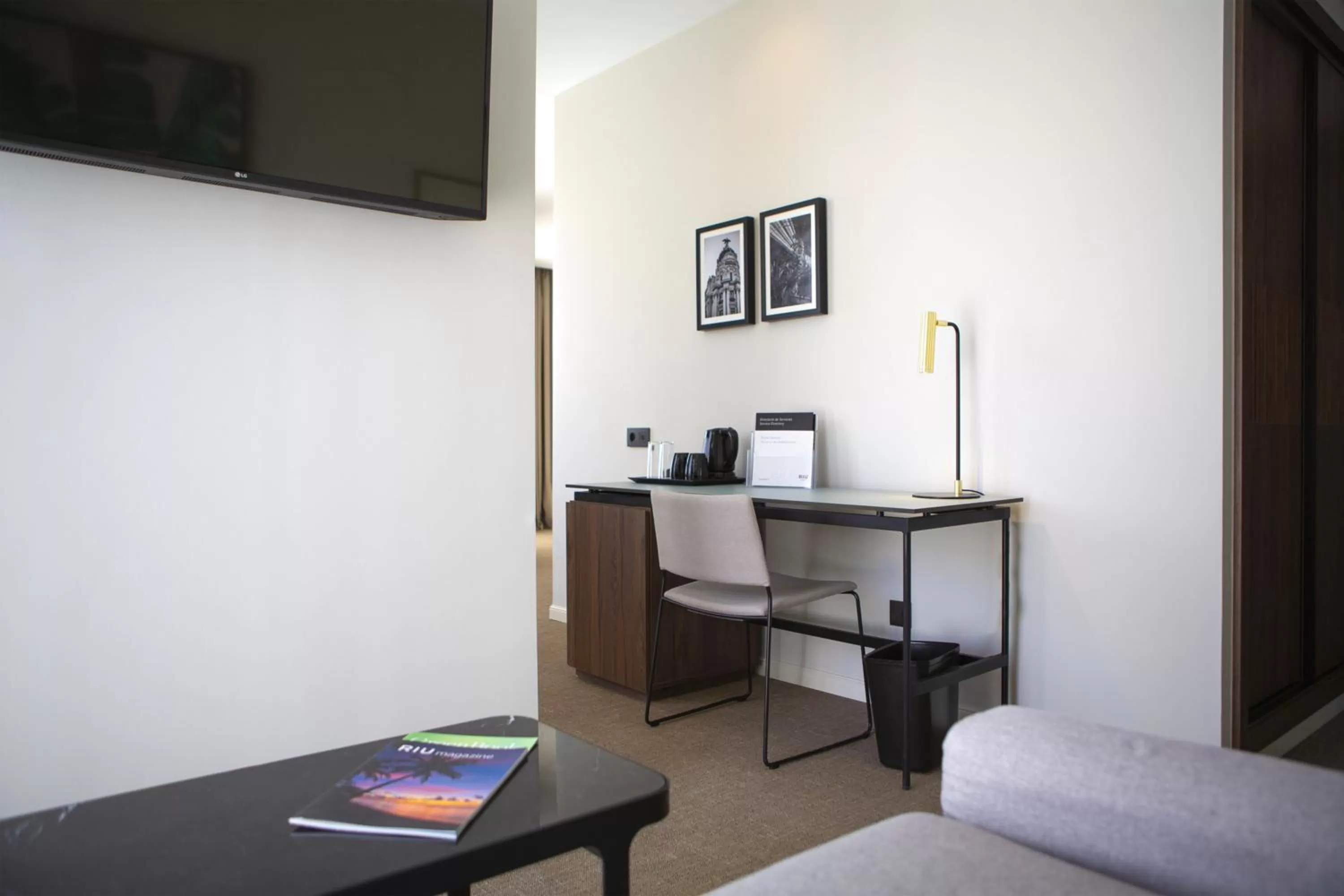 Photo of the whole room in Riu Plaza España