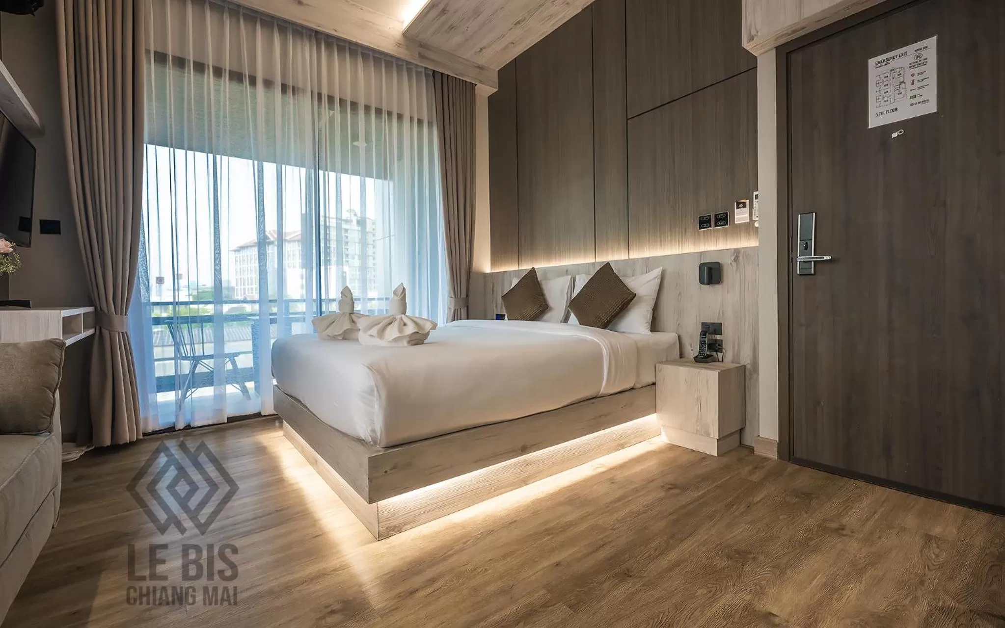 Bedroom, Bed in Le Bis Hotel