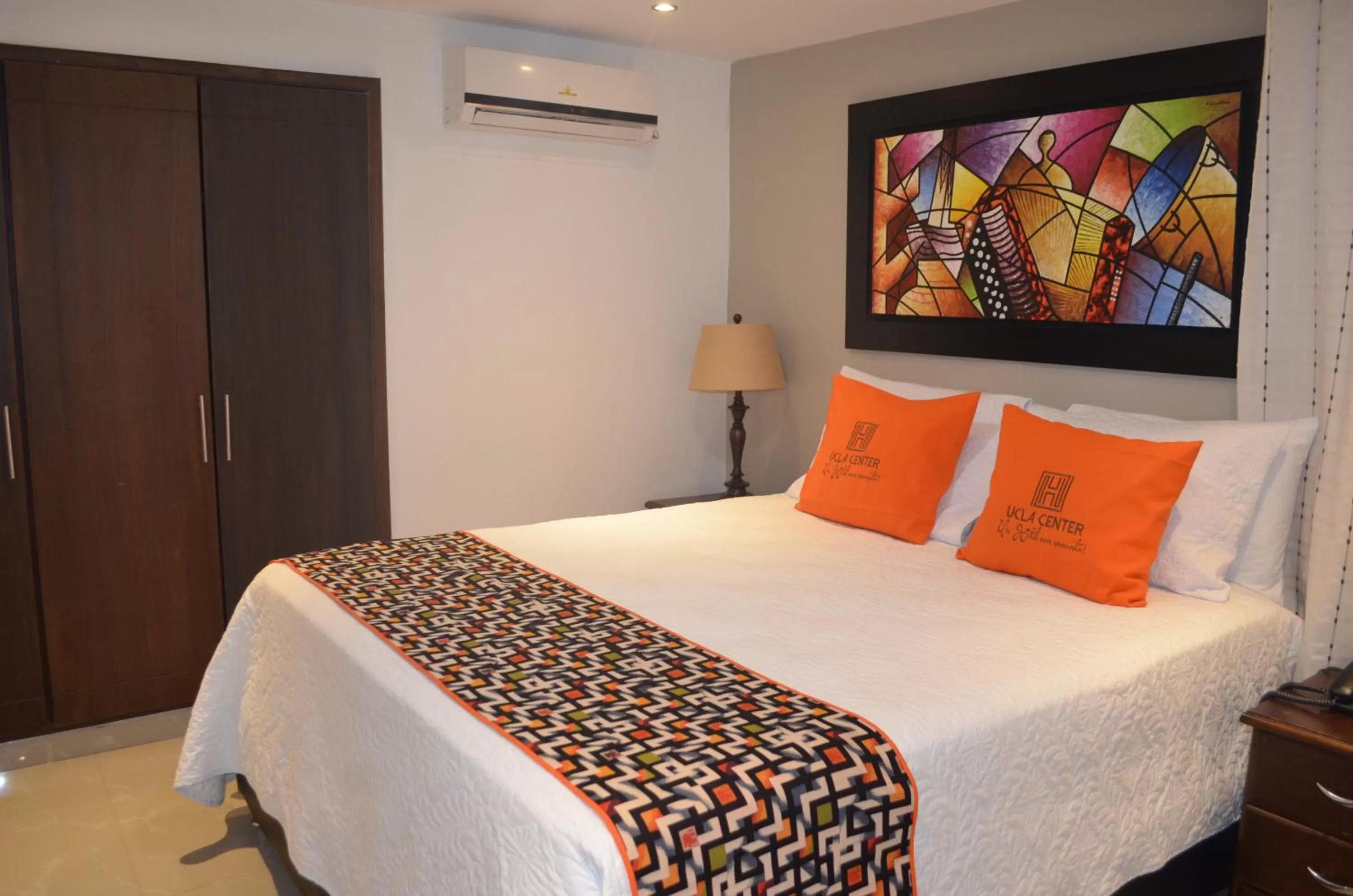 Photo of the whole room, Bed in Hotel Ucla Center