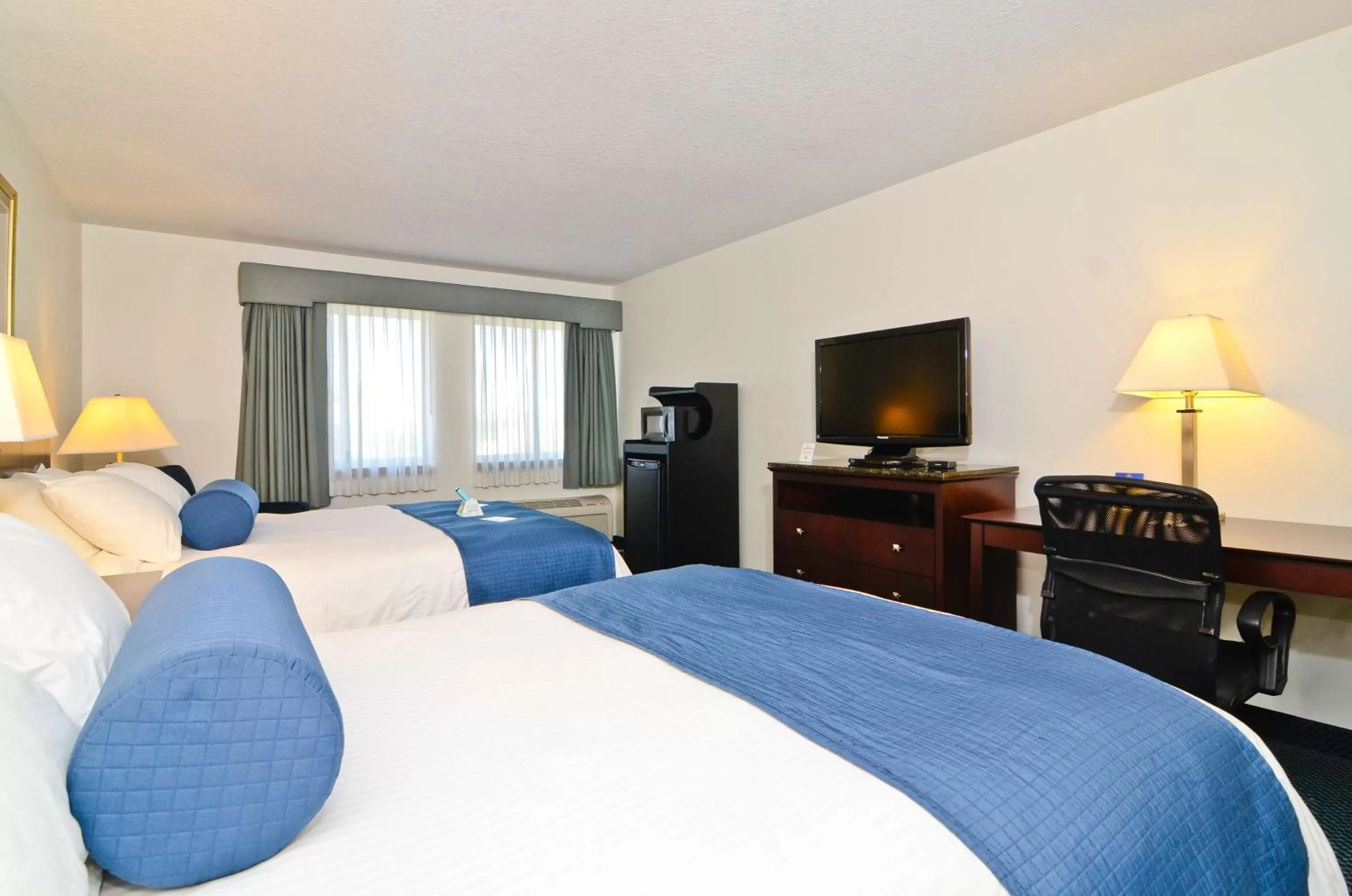 Photo of the whole room, Bed in Best Western Gas City