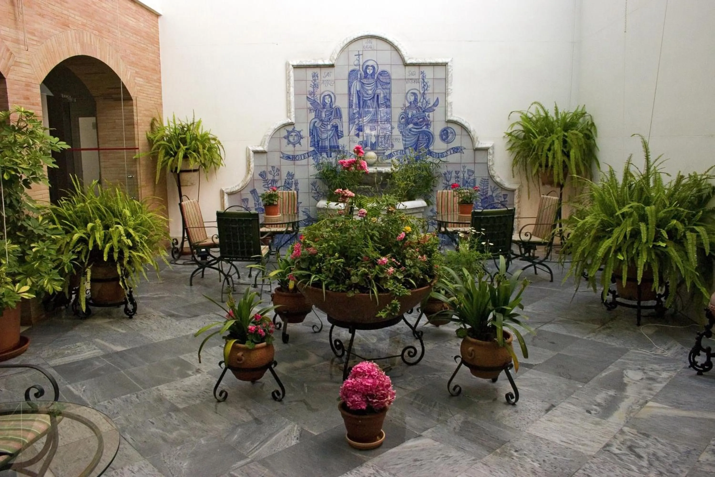 Patio in Hotel Maestre