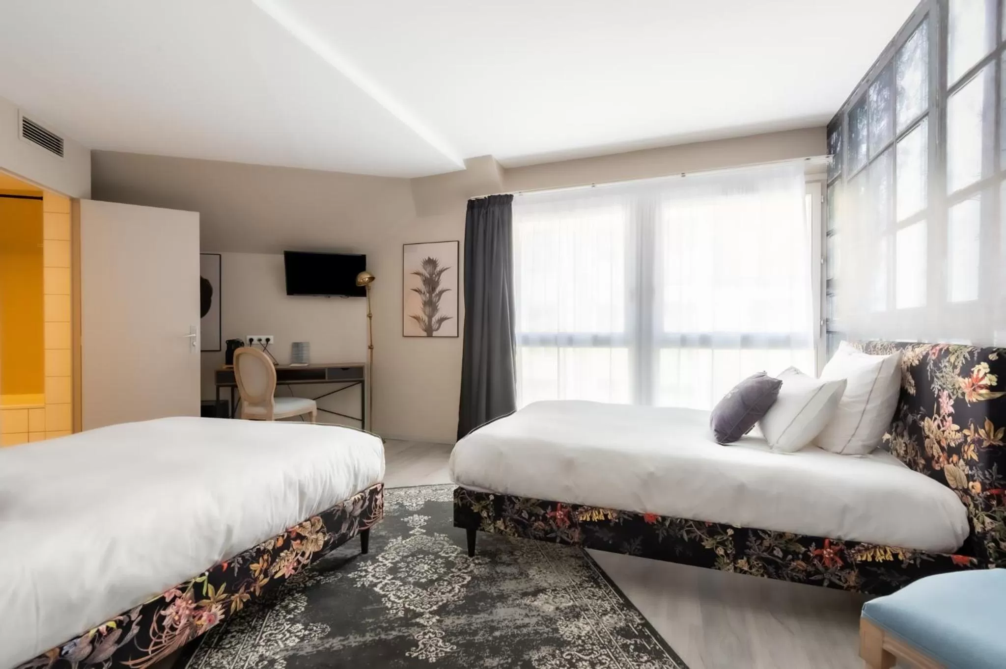 Photo of the whole room in La Maison Hôtel Mulhouse Centre