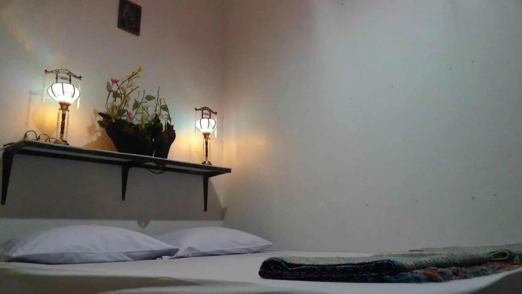 Bed in Adchara Mansion