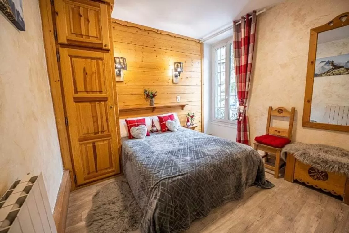 Bed in Hotel La Bonne Auberge