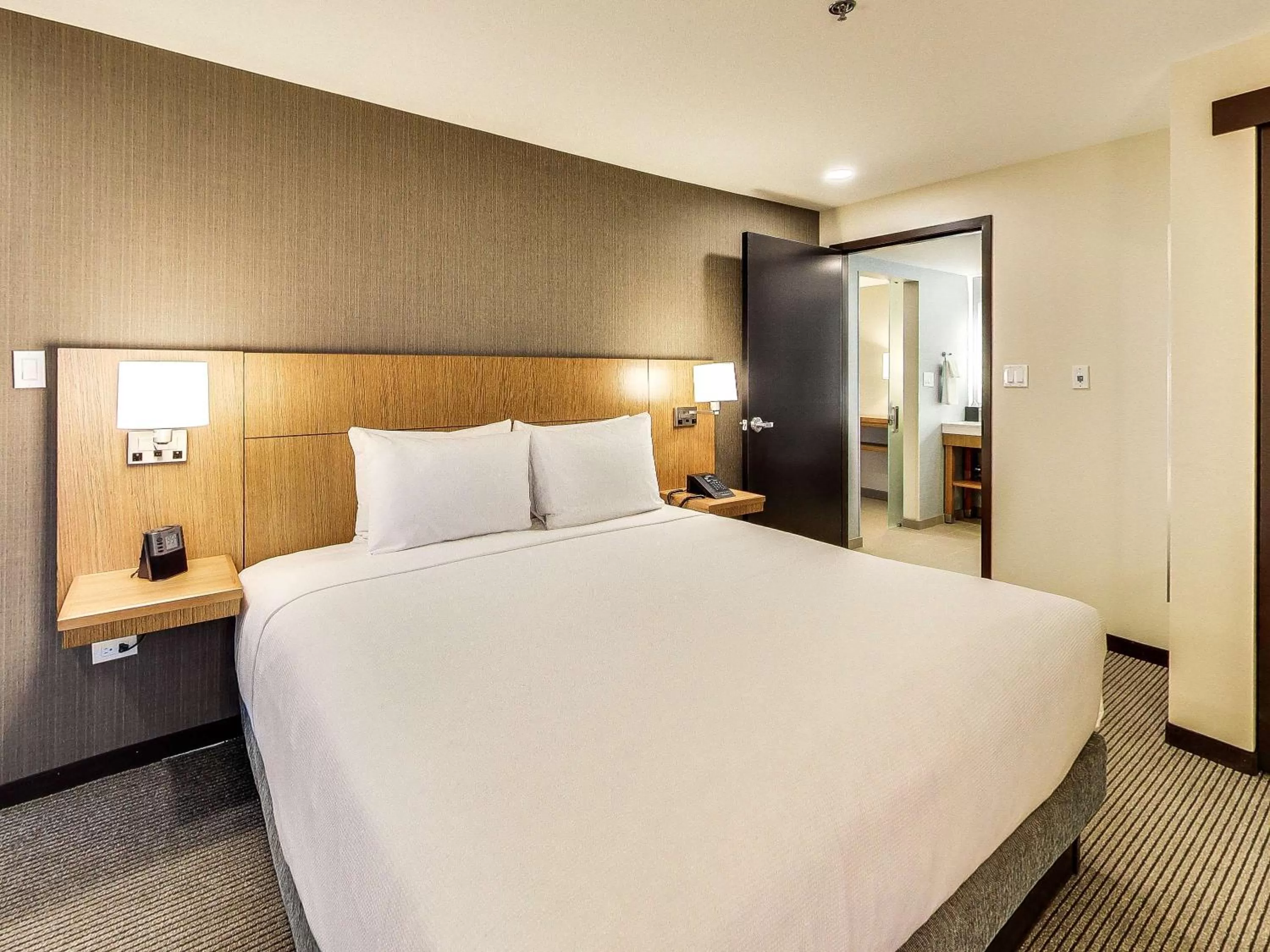 Photo of the whole room, Bed in Hyatt Place Edmonton West