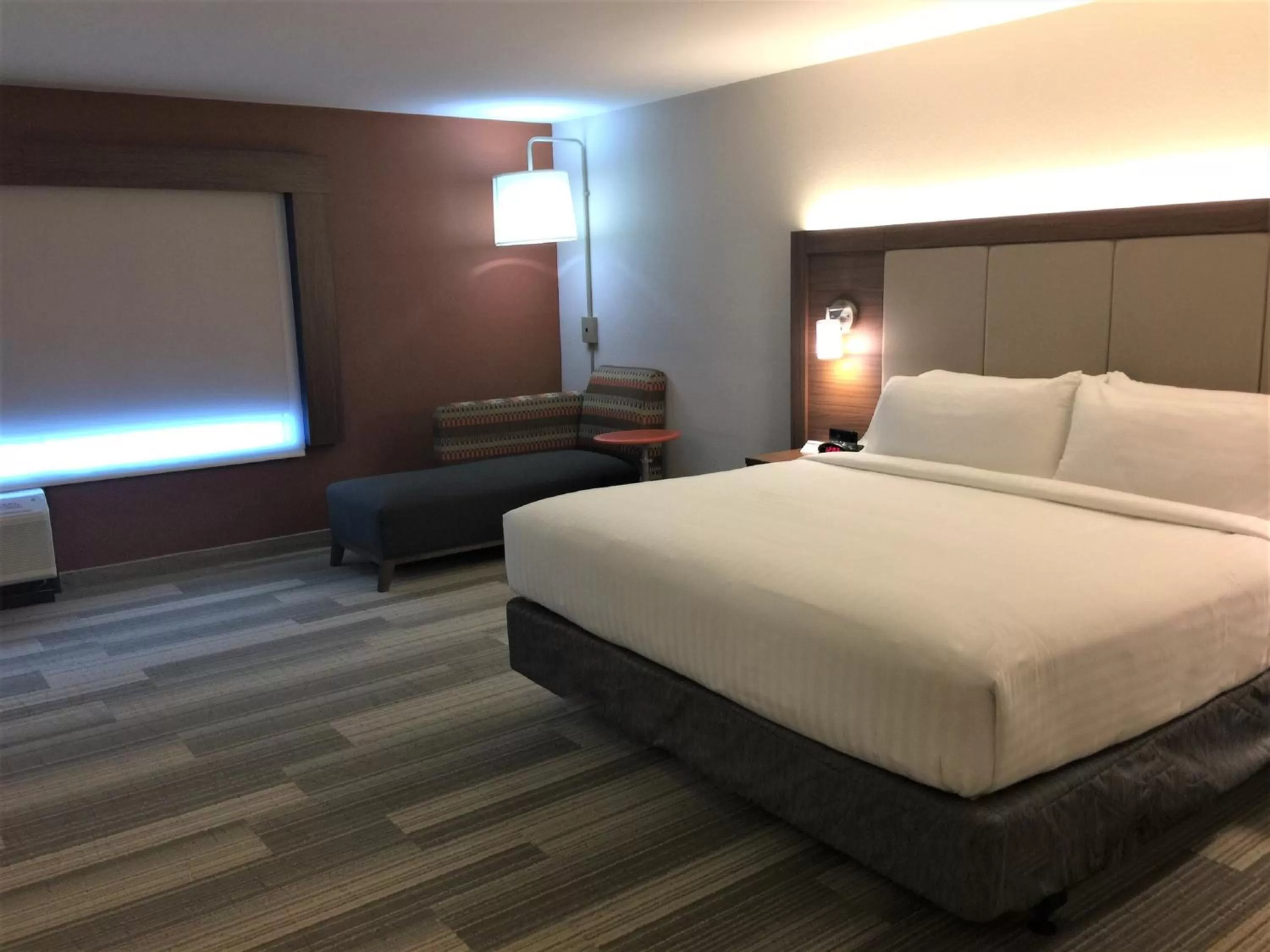 Property building, Bed in Holiday Inn Express & Suites Danville by IHG