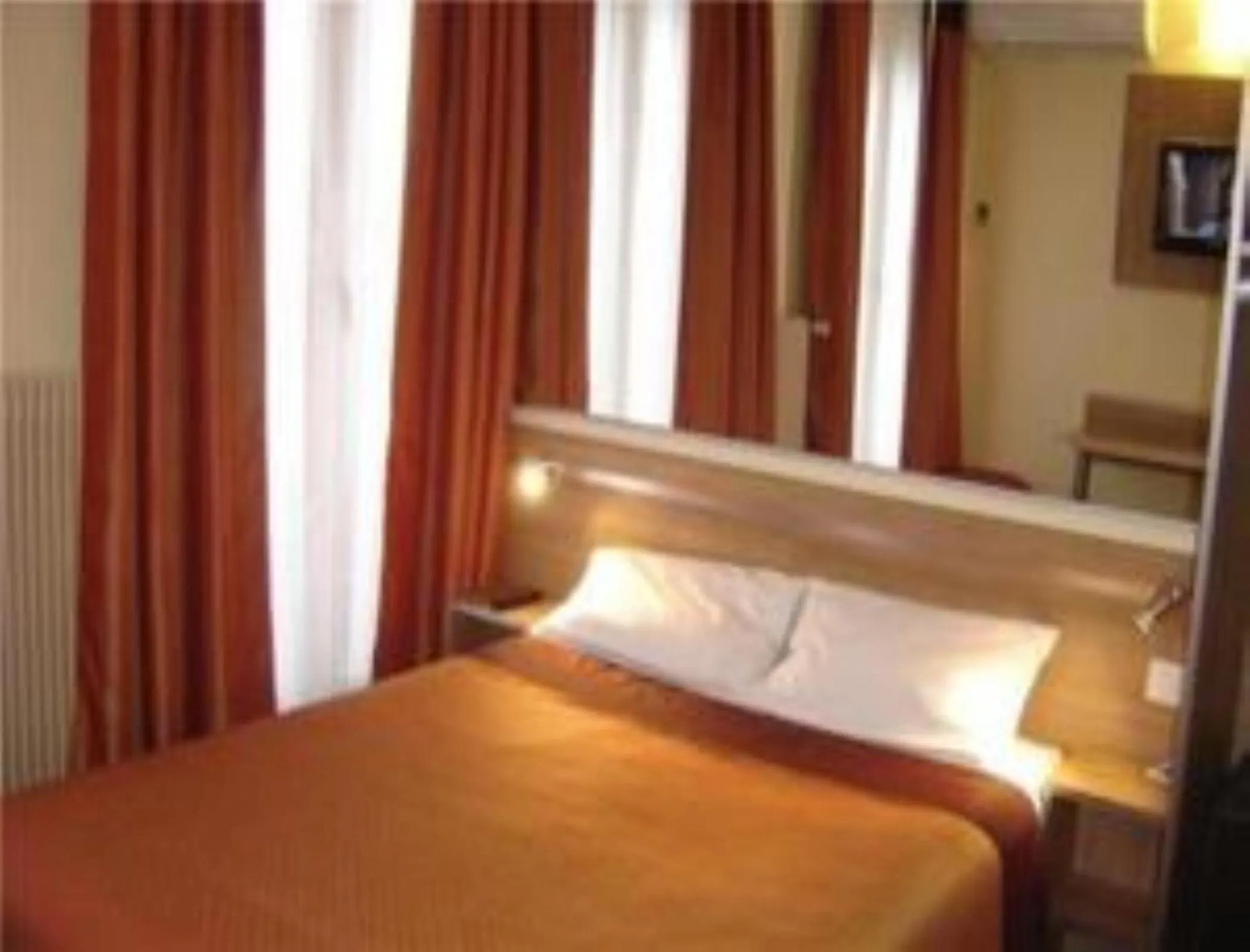 Bed in Hôtel de France Quartier Latin