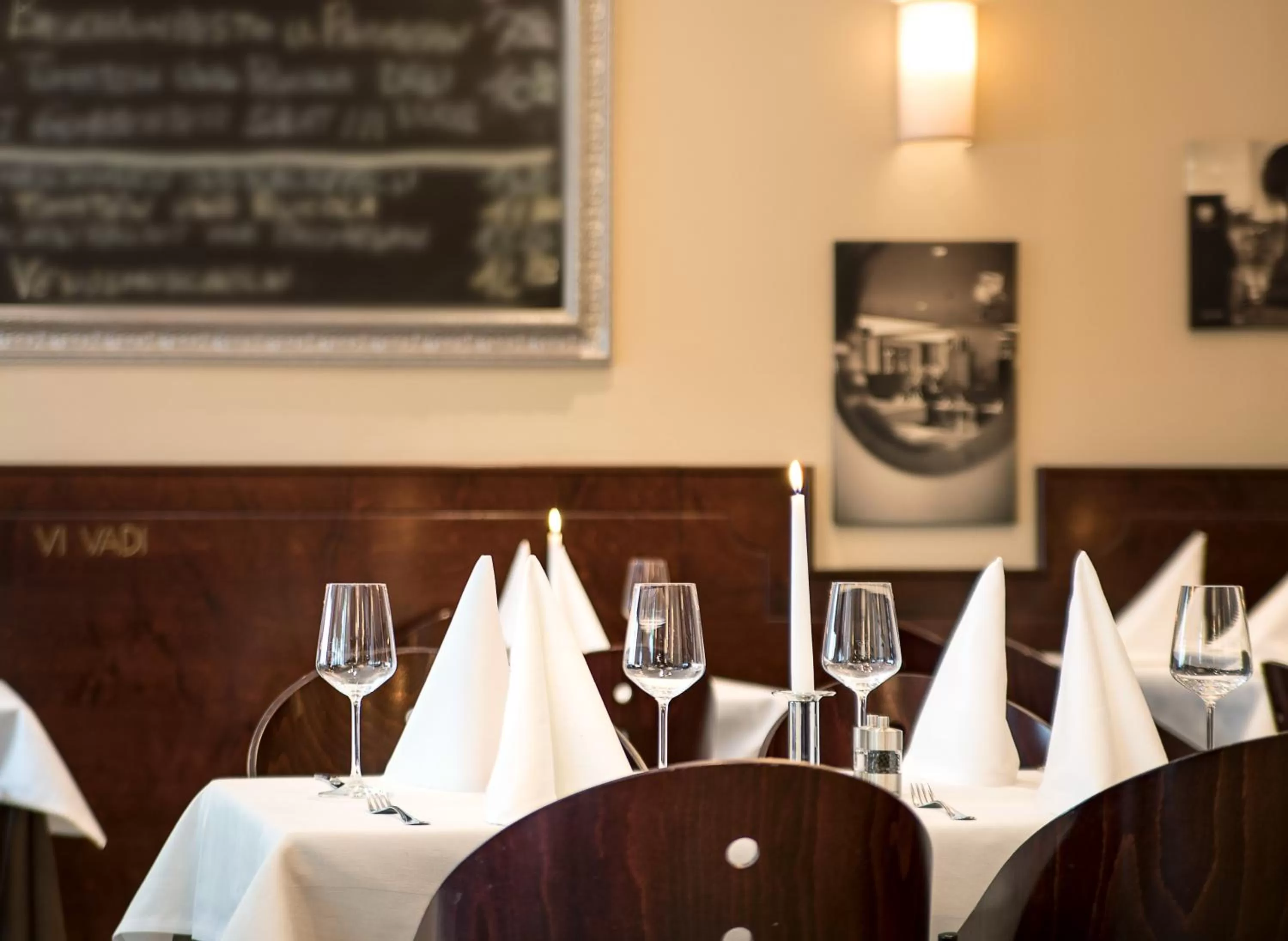 Restaurant/places to eat in Downtown Vi Vadi Hotel