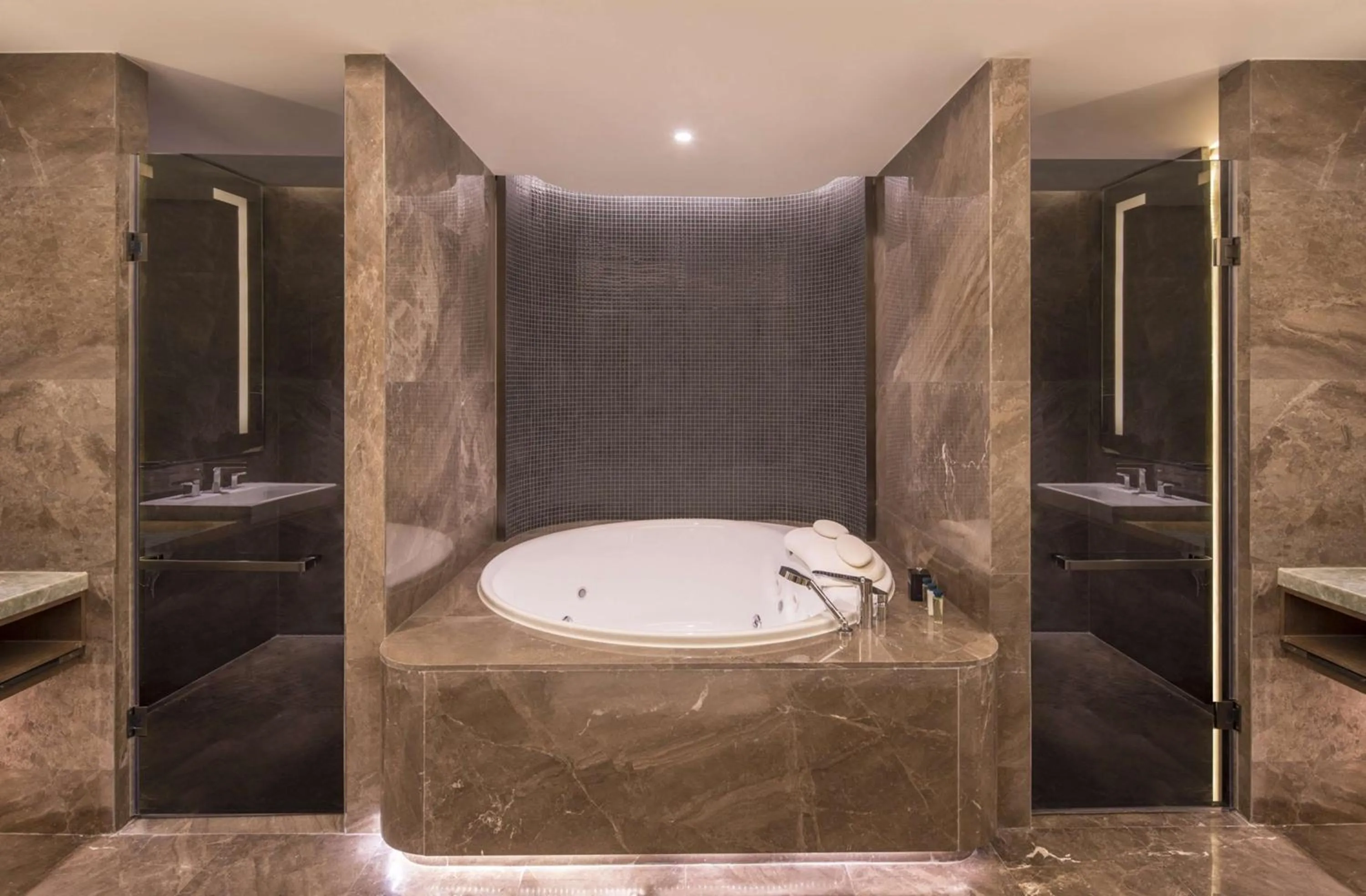 Bathroom in DoubleTree by Hilton Hotel Shenzhen Longhua