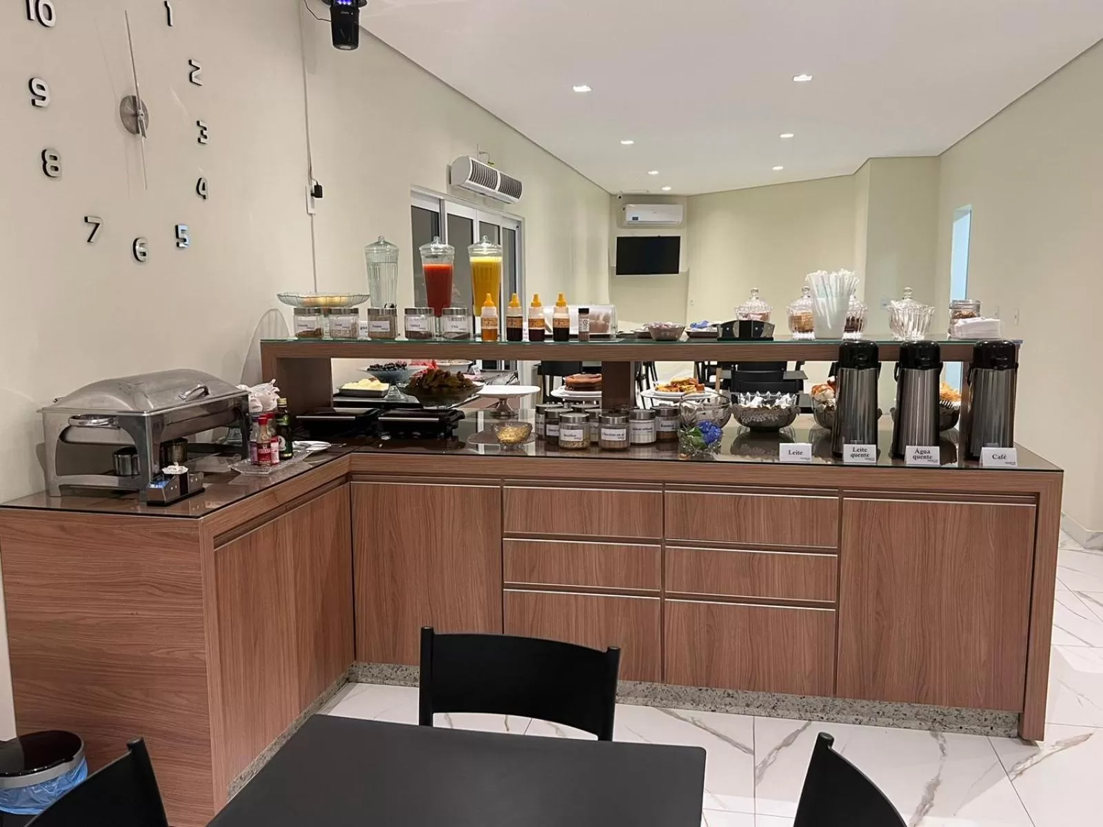 Restaurant/Places to Eat in Rametta Hotel