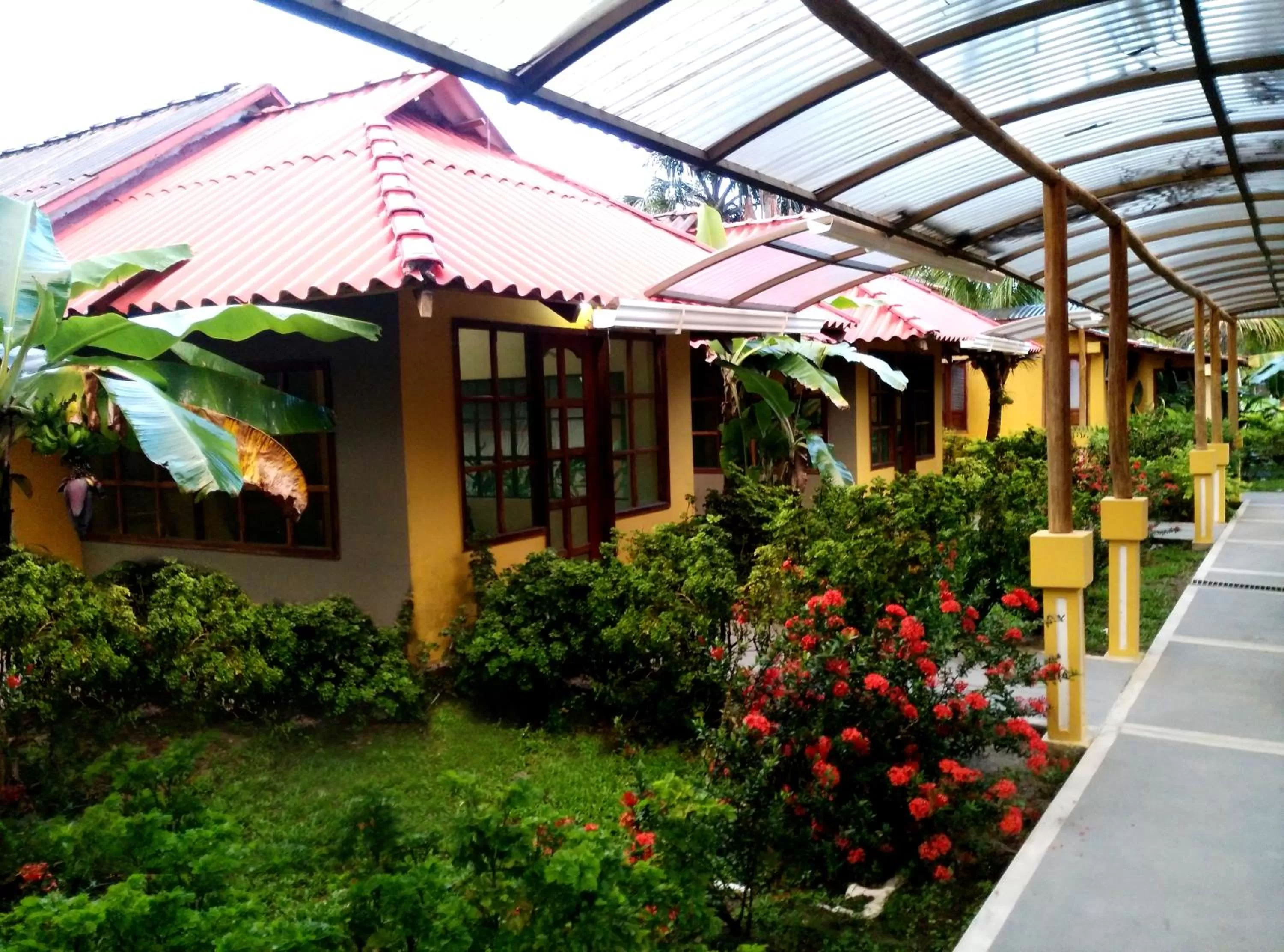 Property building in Cabañas Yakuruna