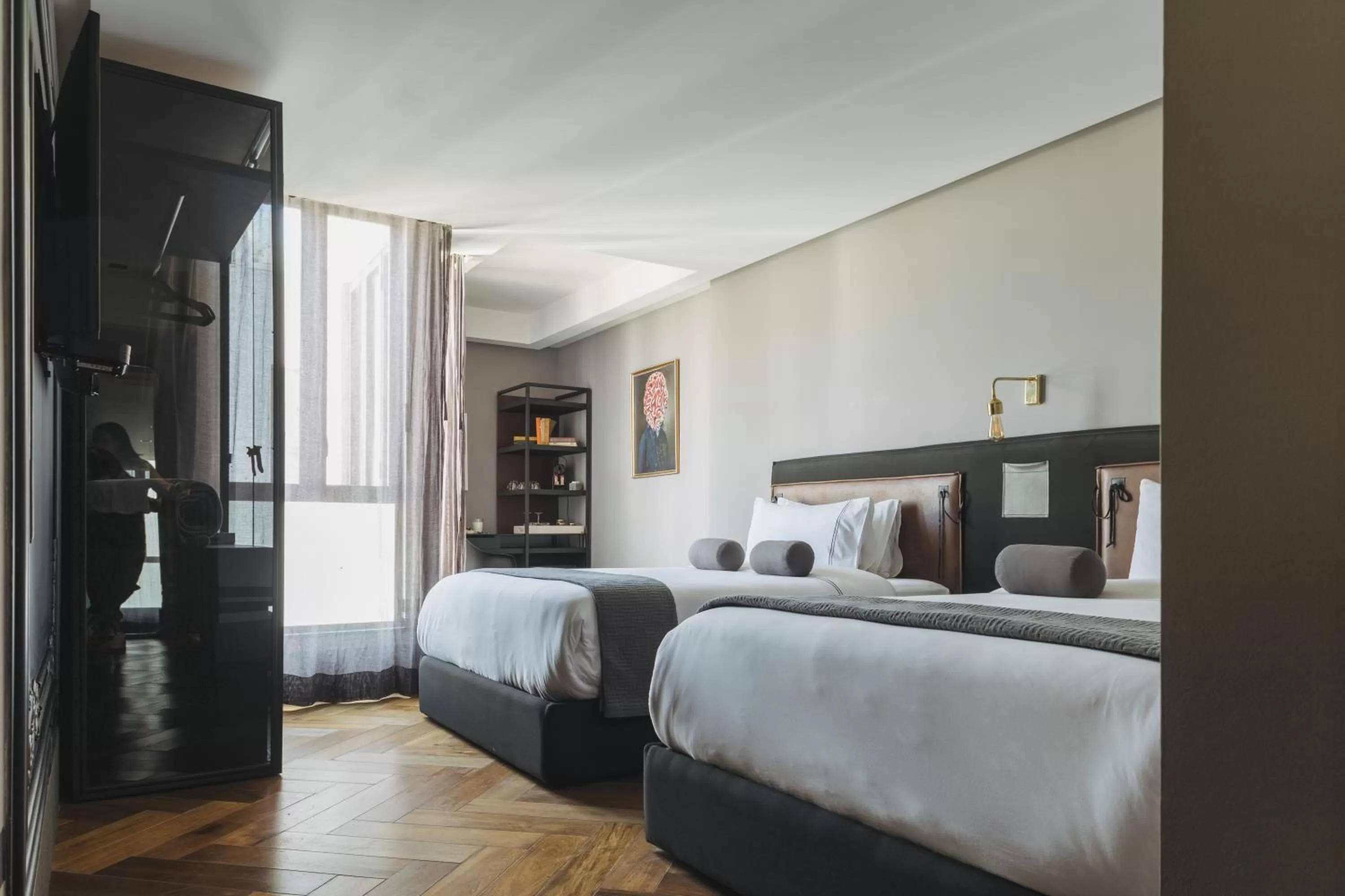 Photo of the whole room, Bed in The Wild Oscar