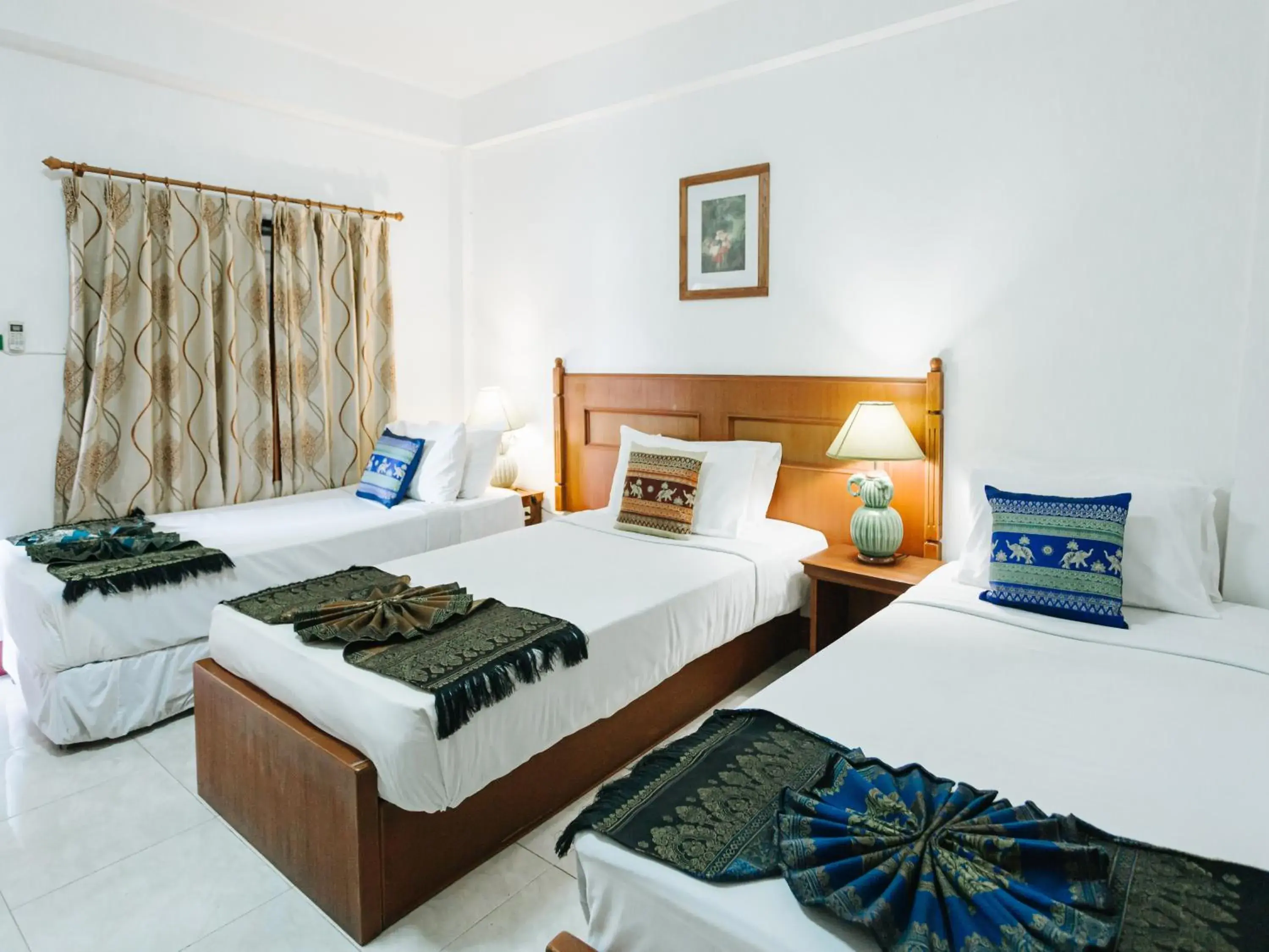 Triple Room with Bathroom in Rendezvous Oldtown Chiangmai Triple Room with Bathroom in Rendezvous Oldtown Chiangmai