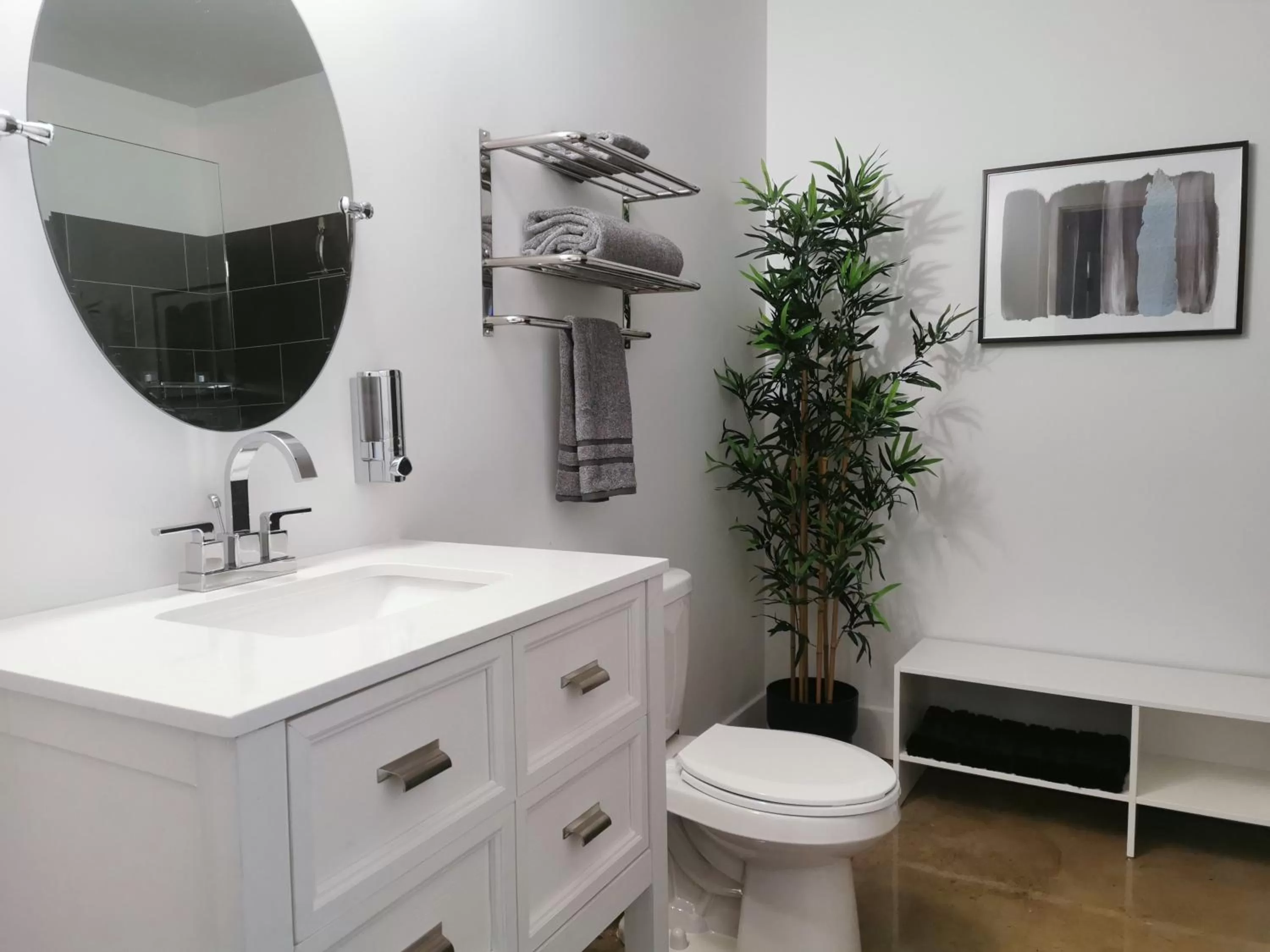 Bathroom in Cameo Hotel and Suites