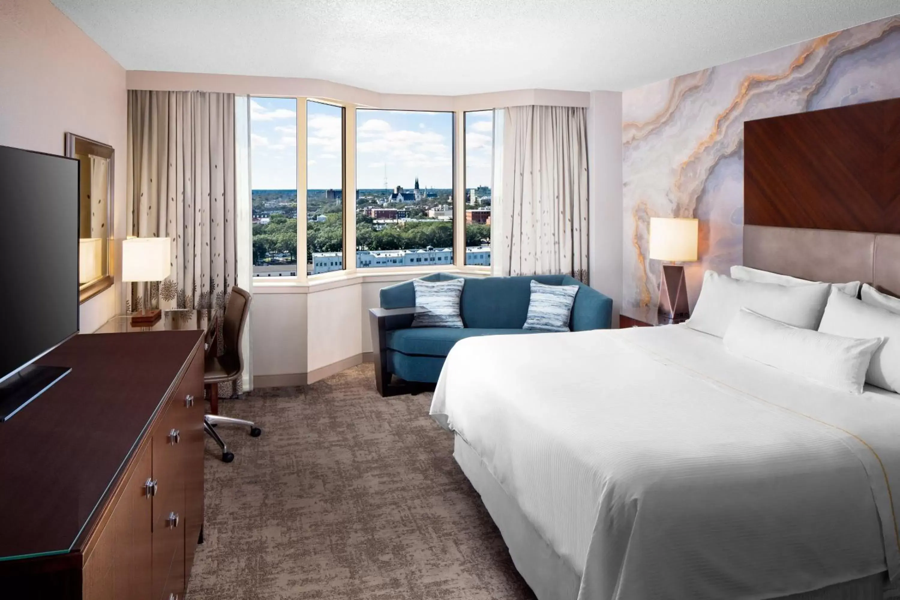 Guest room, 1 King, Savannah view, River view in The Westin Savannah Harbor Golf Resort & Spa Guest room, 1 King, Savannah view, River view in The Westin Savannah Harbor Golf Resort & Spa