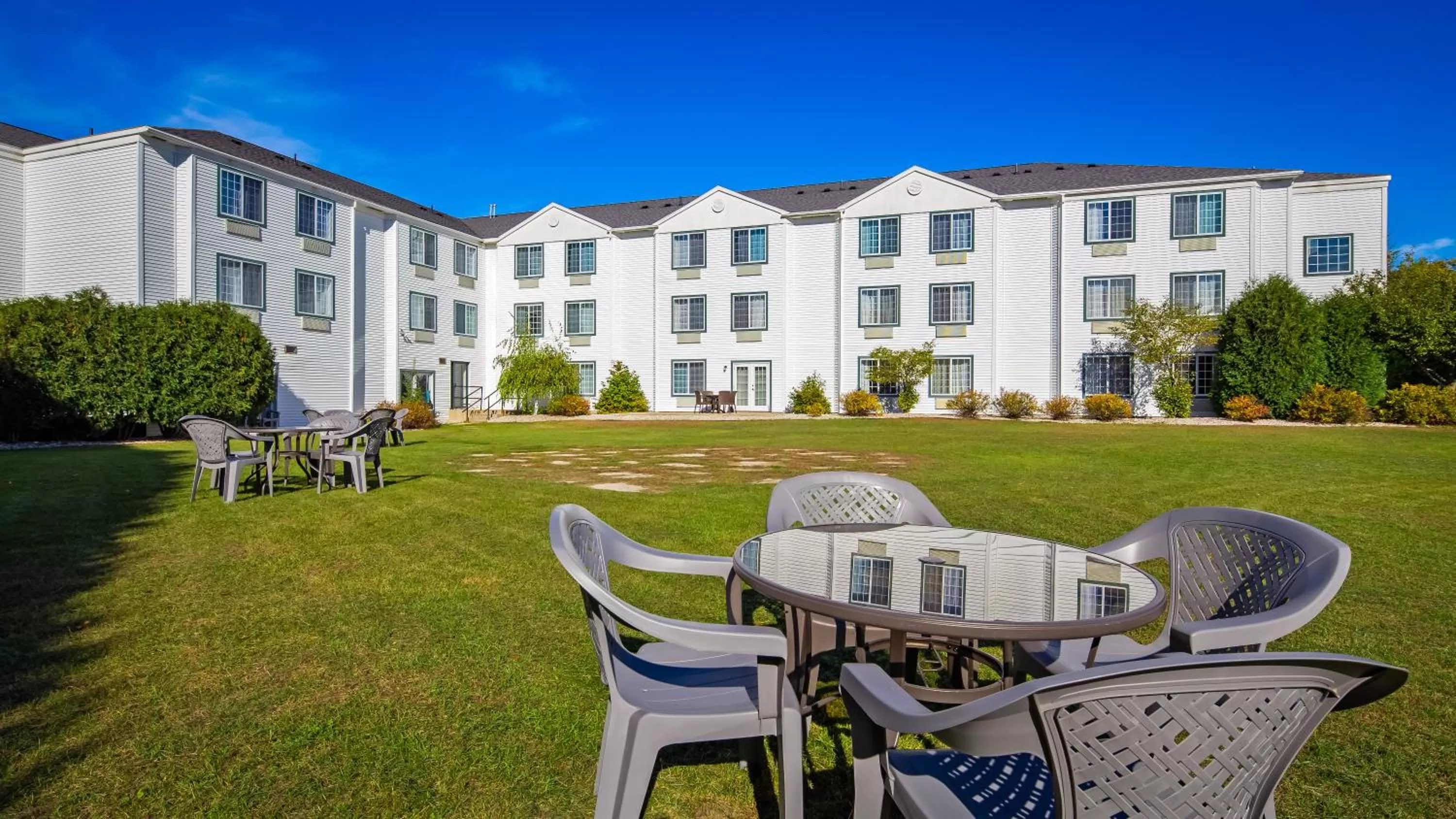 Property building in Charlevoix Inn & Suites SureStay Collection by Best Western