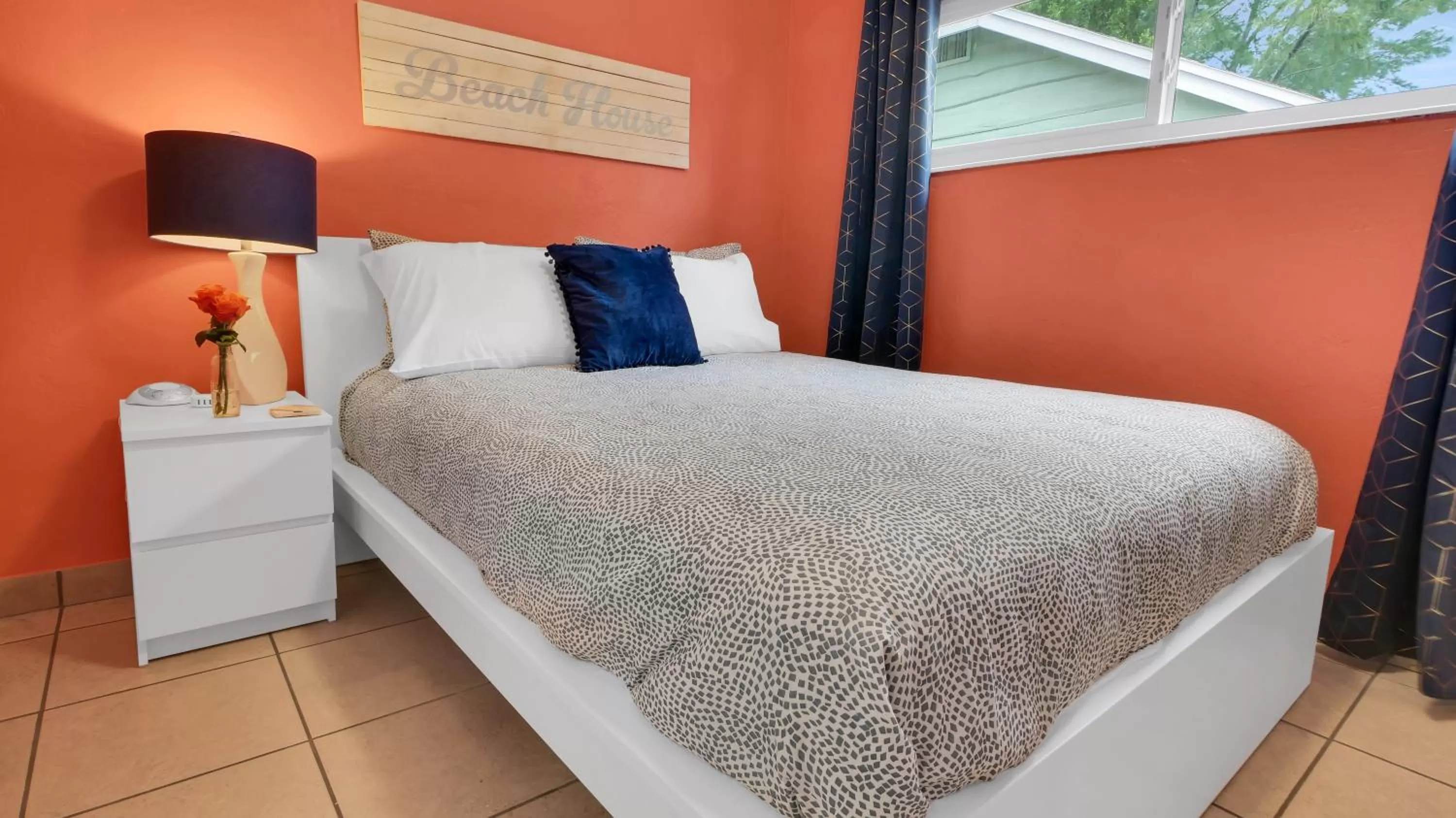 Bedroom, Bed in The Beach House - Treasure Island